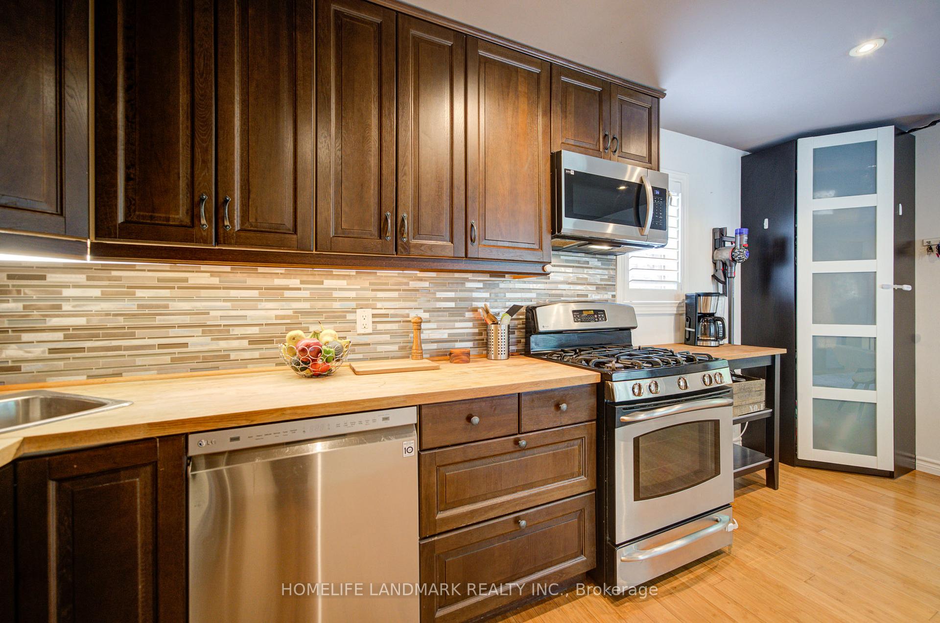 Photo 4 of 16 Warvet Crescent, Toronto, O'Connor-Parkview — HOMEH