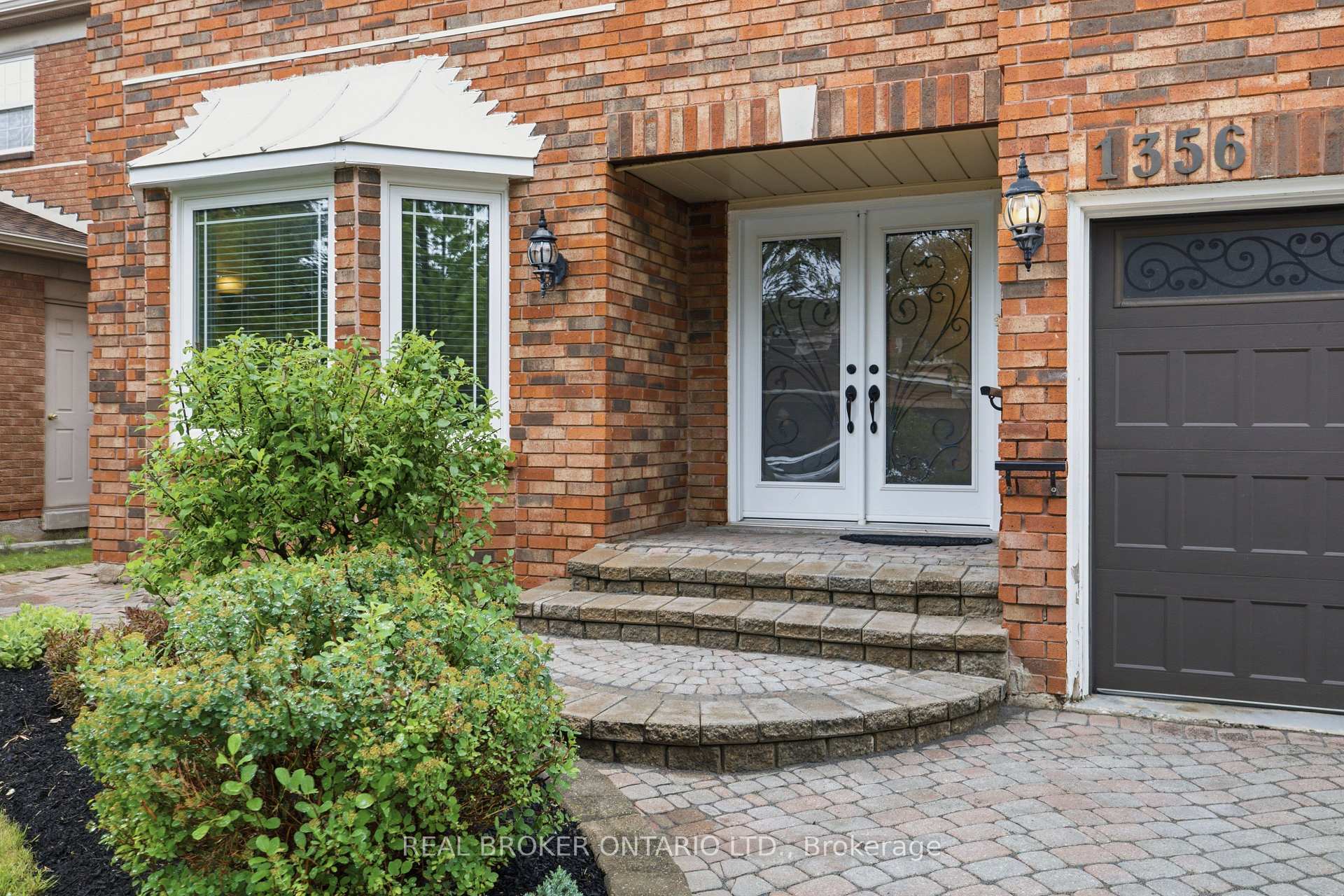 Photo 2 of 1356 Mapleridge Crescent, Oakville, Glen Abbey — HOMEH