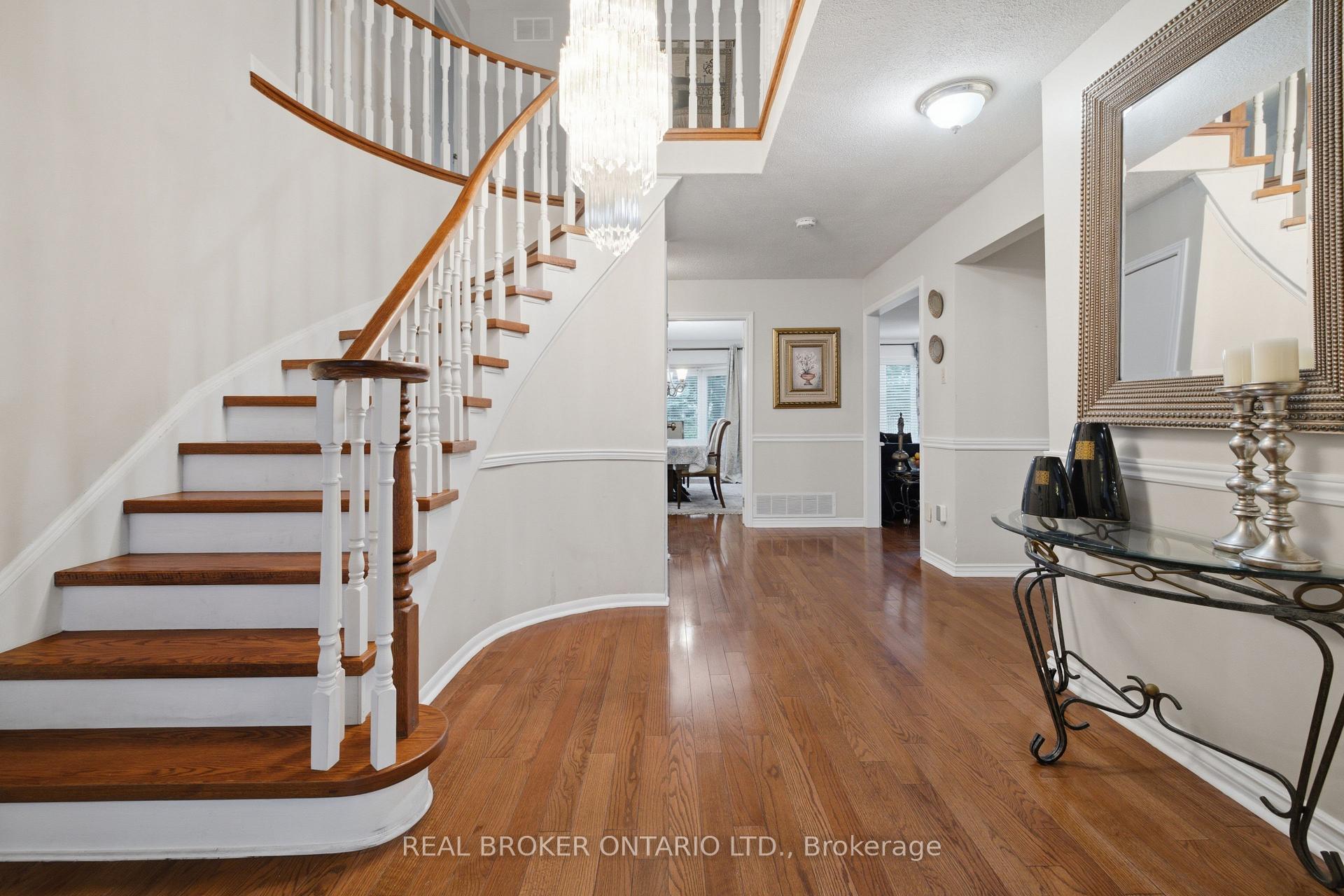 Photo 5 of 1356 Mapleridge Crescent, Oakville, Glen Abbey — HOMEH