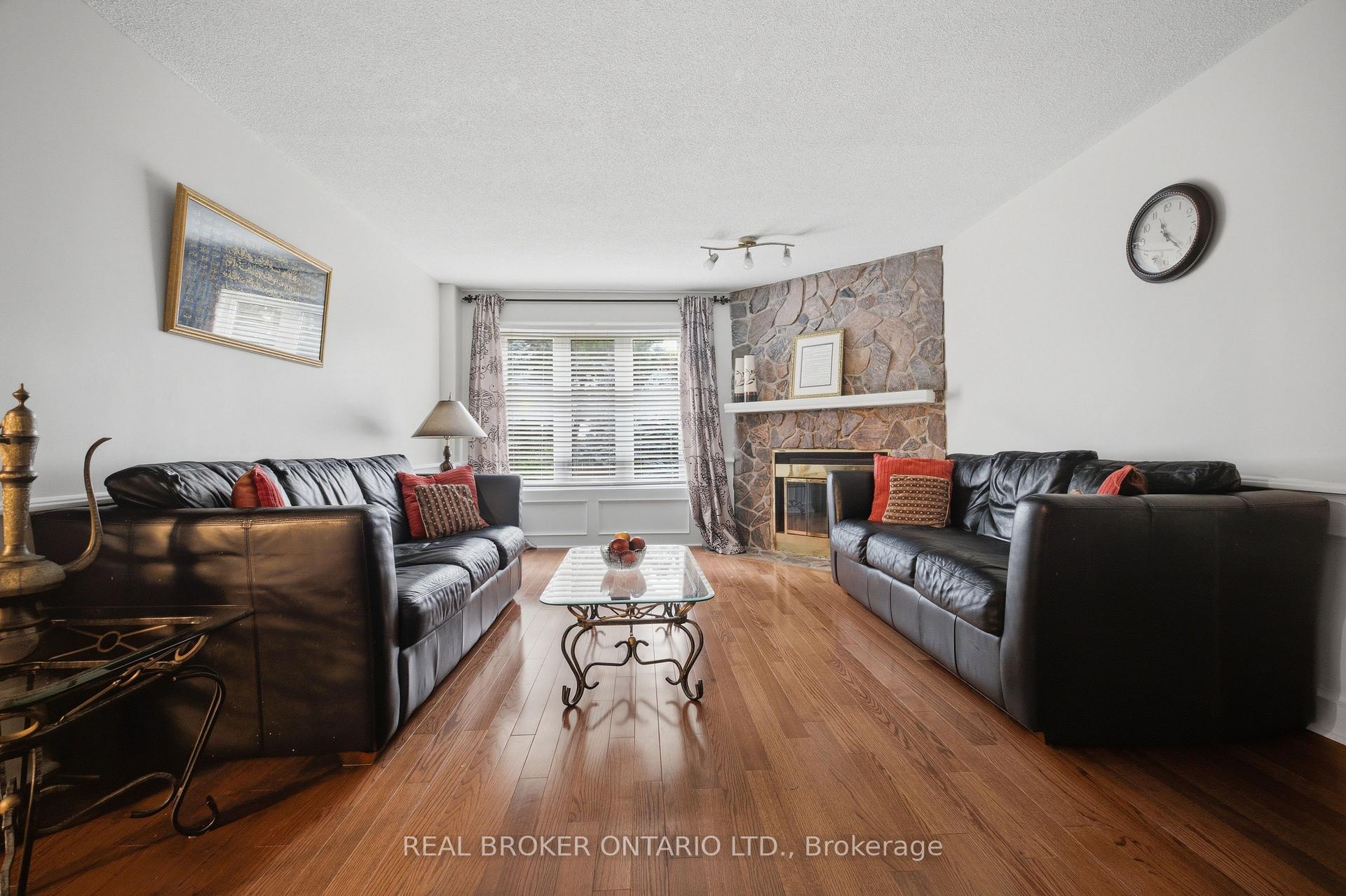Photo 8 of 1356 Mapleridge Crescent, Oakville, Glen Abbey — HOMEH