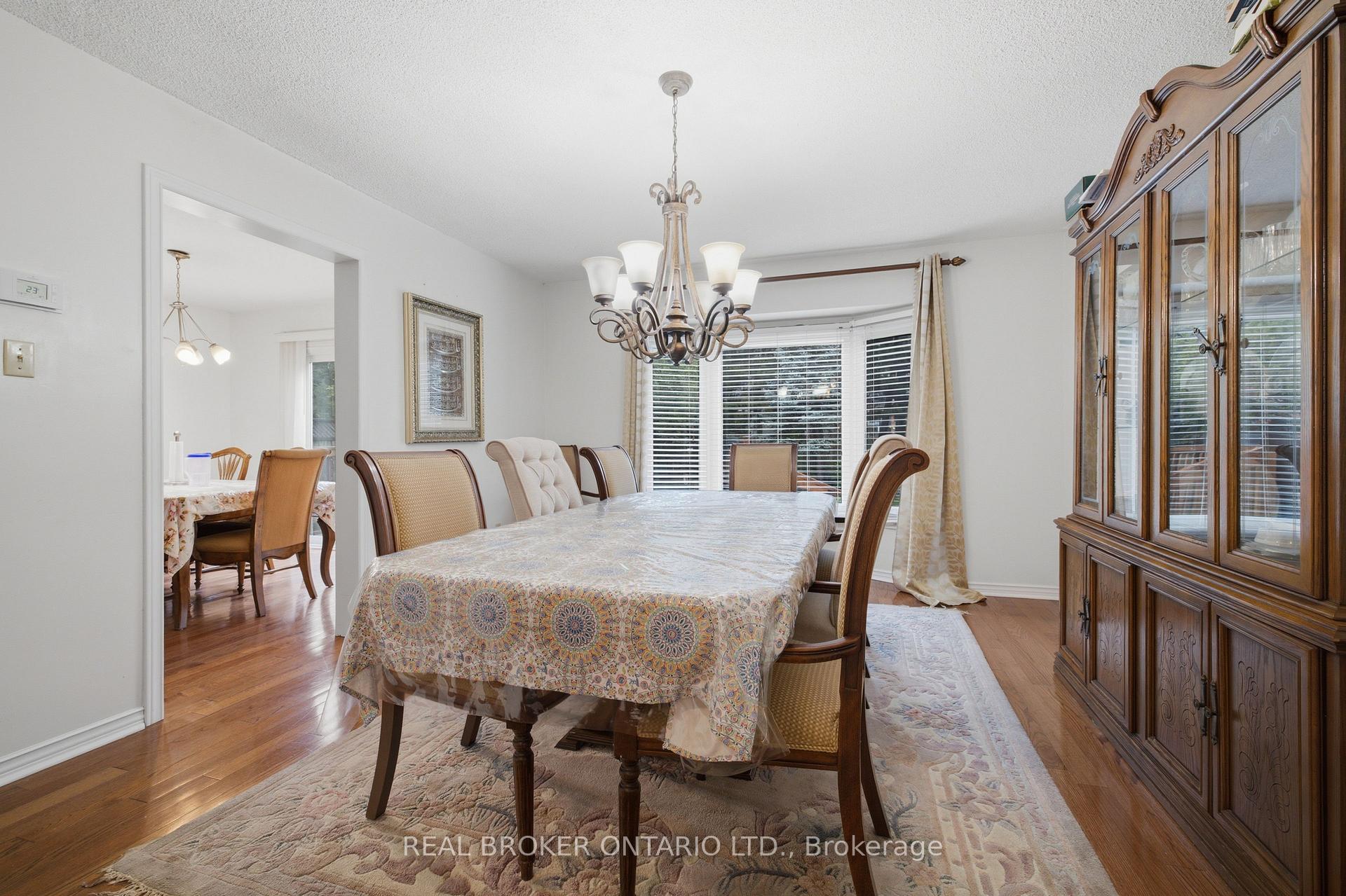 Photo 10 of 1356 Mapleridge Crescent, Oakville, Glen Abbey — HOMEH