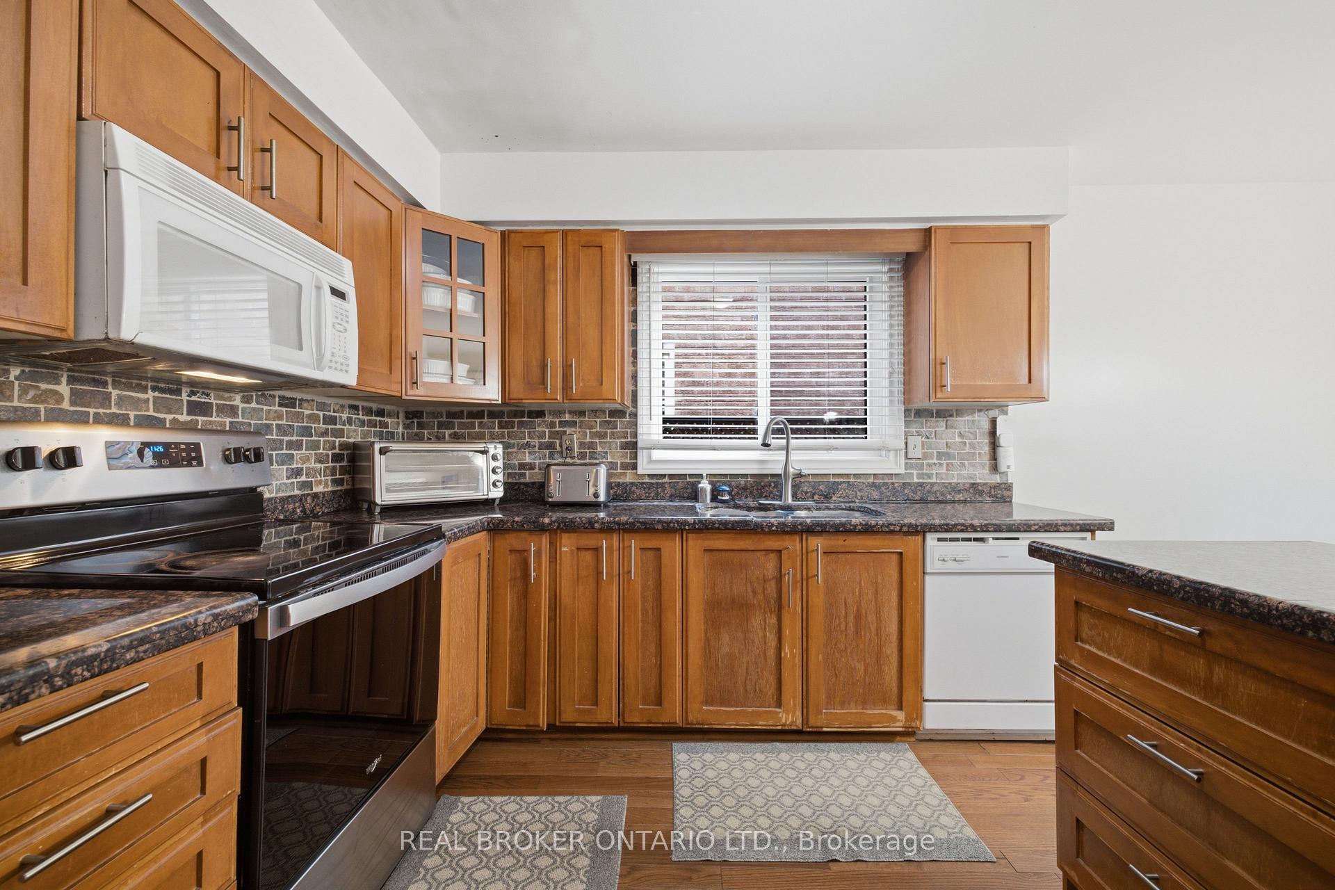 Photo 12 of 1356 Mapleridge Crescent, Oakville, Glen Abbey — HOMEH