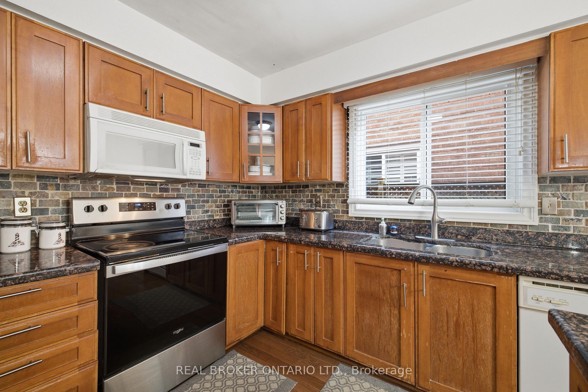 Photo 13 of 1356 Mapleridge Crescent, Oakville, Glen Abbey — HOMEH