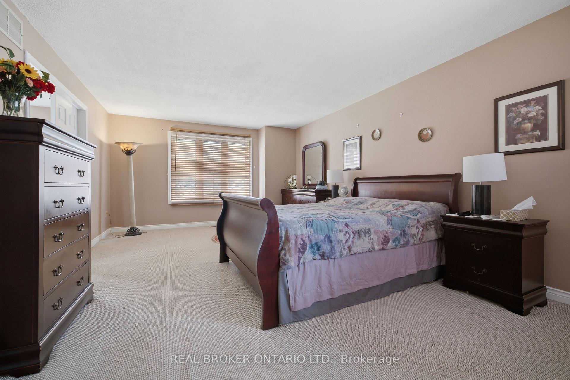 Photo 18 of 1356 Mapleridge Crescent, Oakville, Glen Abbey — HOMEH
