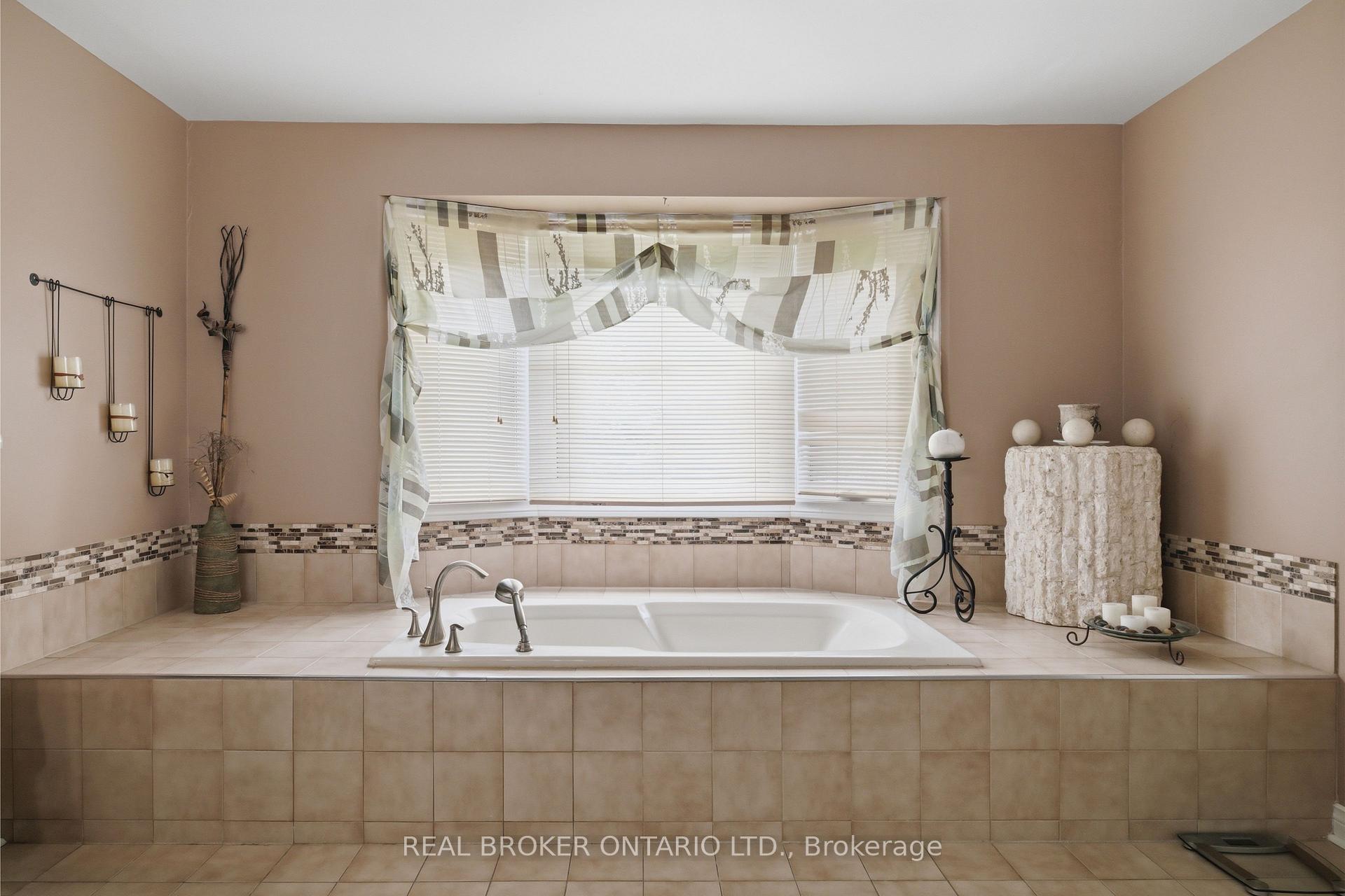Photo 20 of 1356 Mapleridge Crescent, Oakville, Glen Abbey — HOMEH