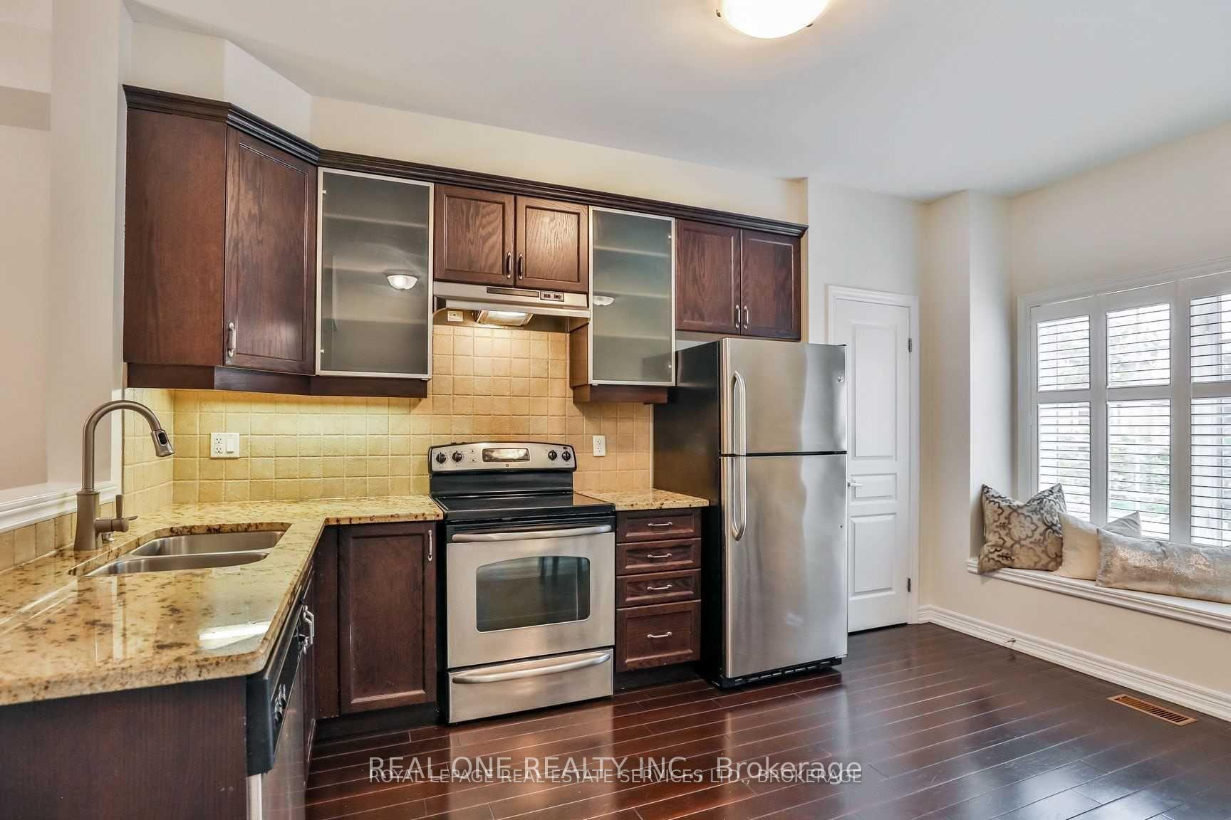 Photo 2 of 4264 Ingram common, Burlington, Shoreacres — HOMEH