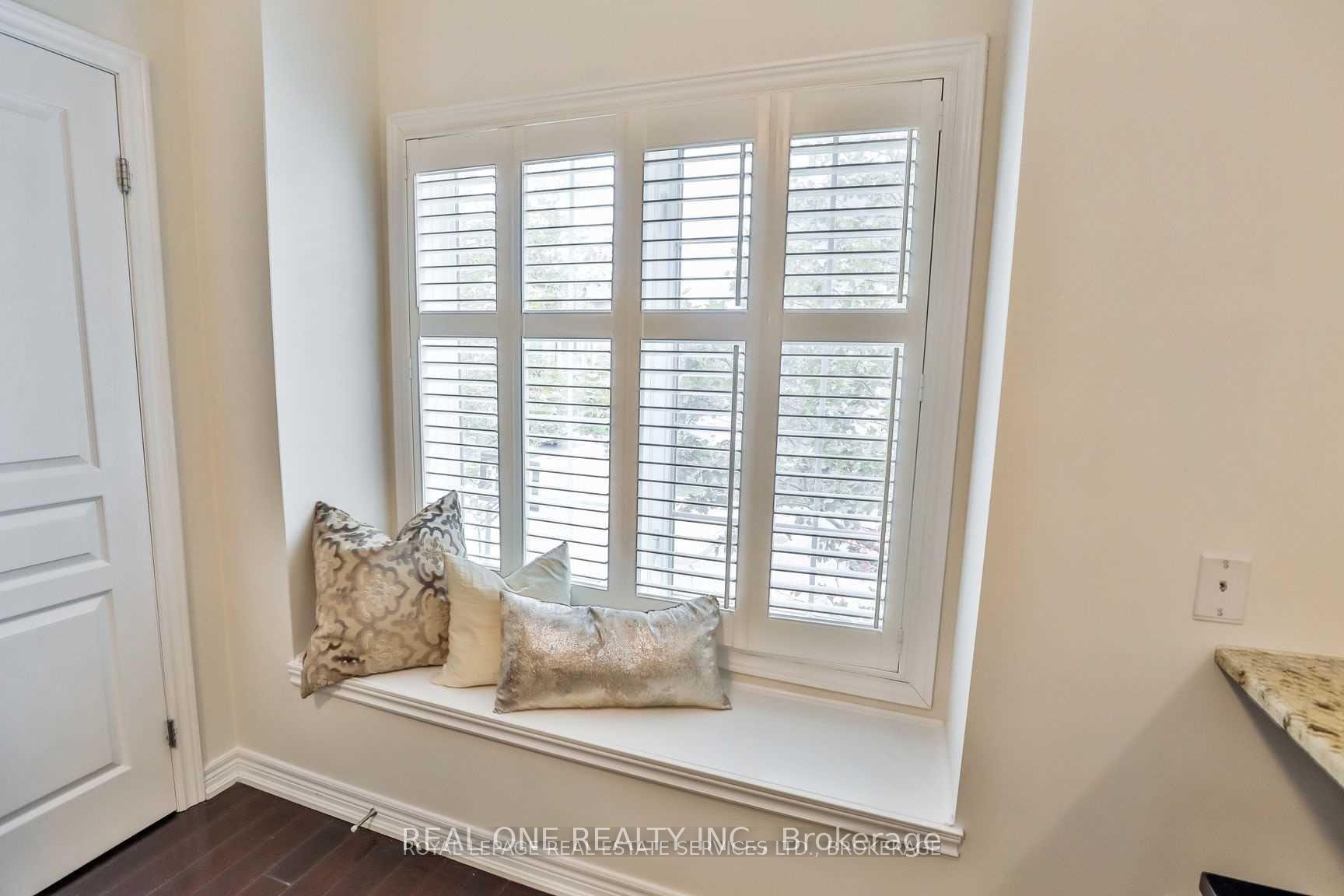 Photo 5 of 4264 Ingram common, Burlington, Shoreacres — HOMEH