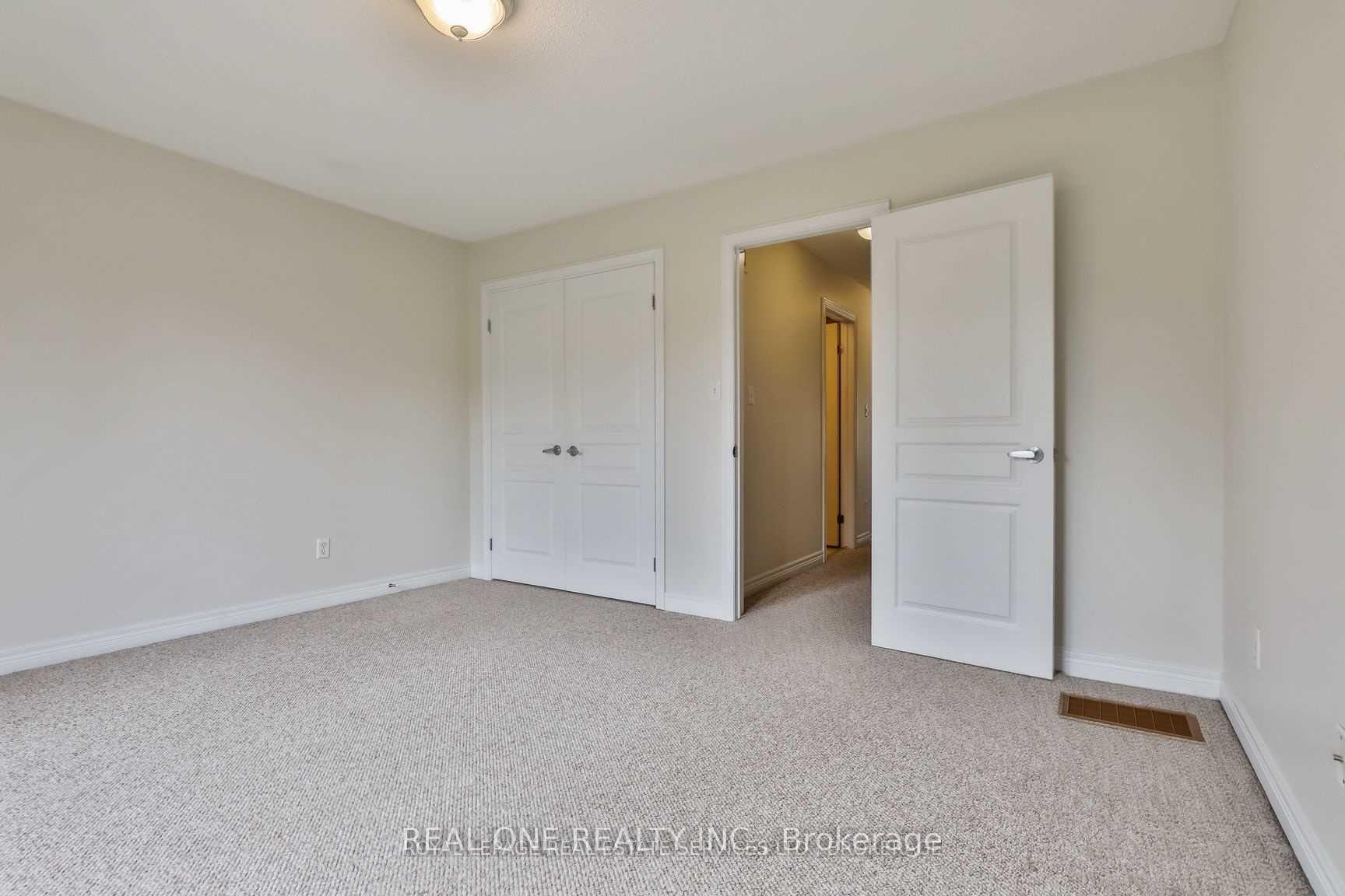 Photo 12 of 4264 Ingram common, Burlington, Shoreacres — HOMEH