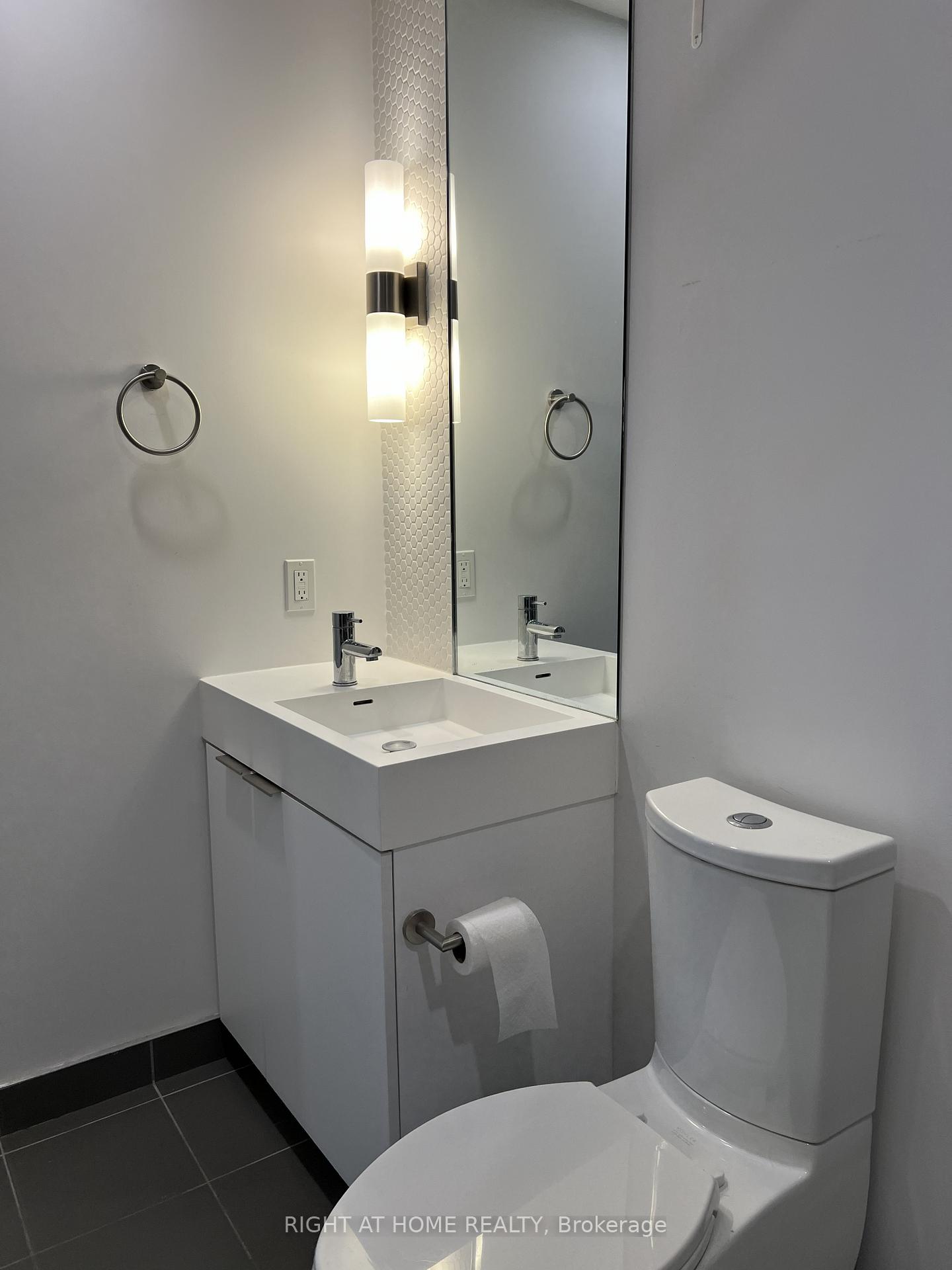 Photo 8 of Unit 1805, 33 Helendale Avenue, Toronto, Yonge-Eglinton — HOMEH