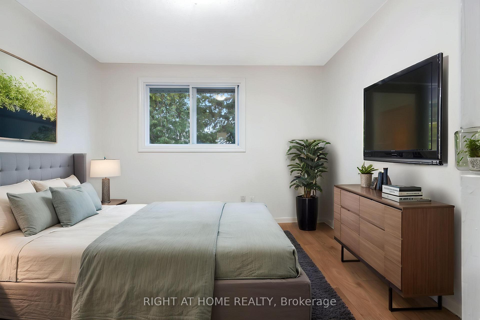 Photo 6 of Unit 21, 5 Hadley Circle, Ottawa, Bells Corners — HOMEH