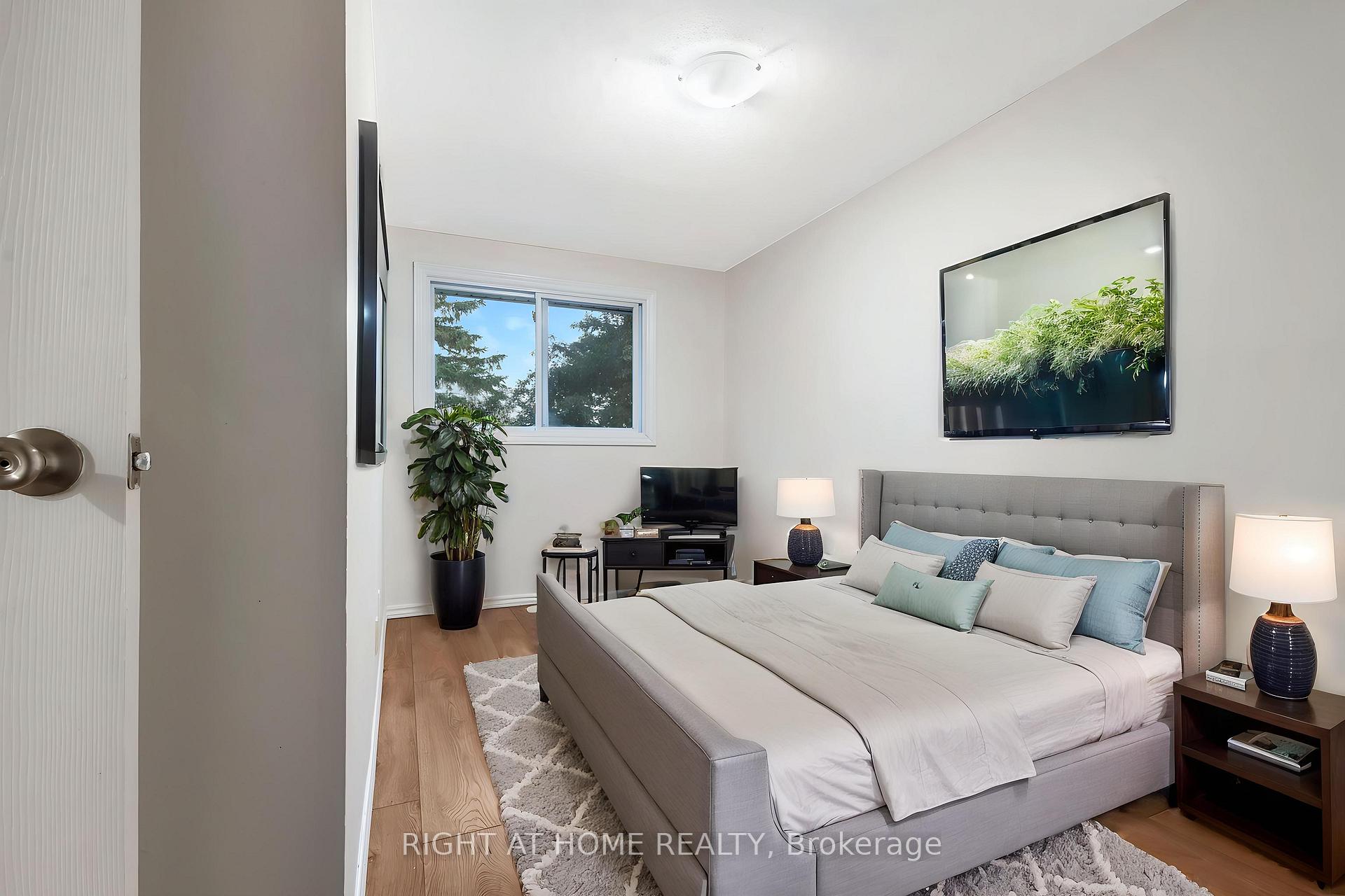 Photo 7 of Unit 21, 5 Hadley Circle, Ottawa, Bells Corners — HOMEH