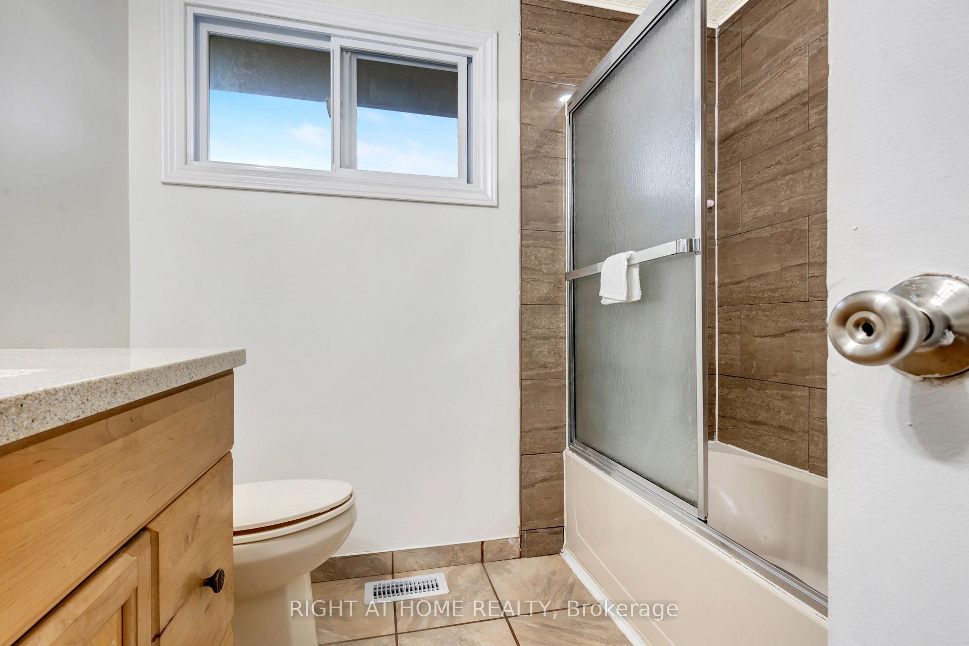 Photo 9 of Unit 21, 5 Hadley Circle, Ottawa, Bells Corners — HOMEH