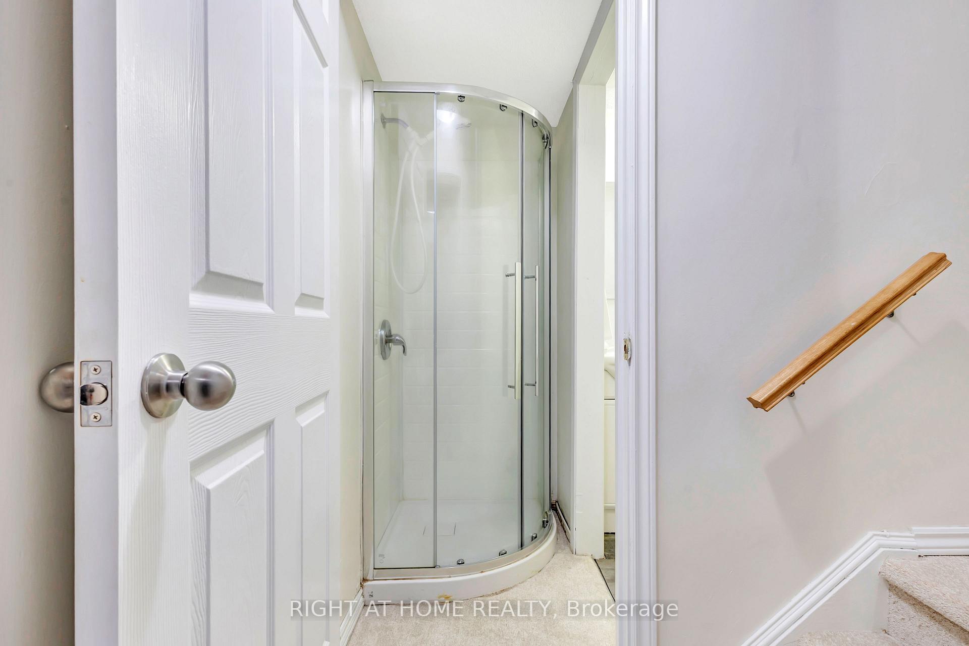 Photo 12 of Unit 21, 5 Hadley Circle, Ottawa, Bells Corners — HOMEH