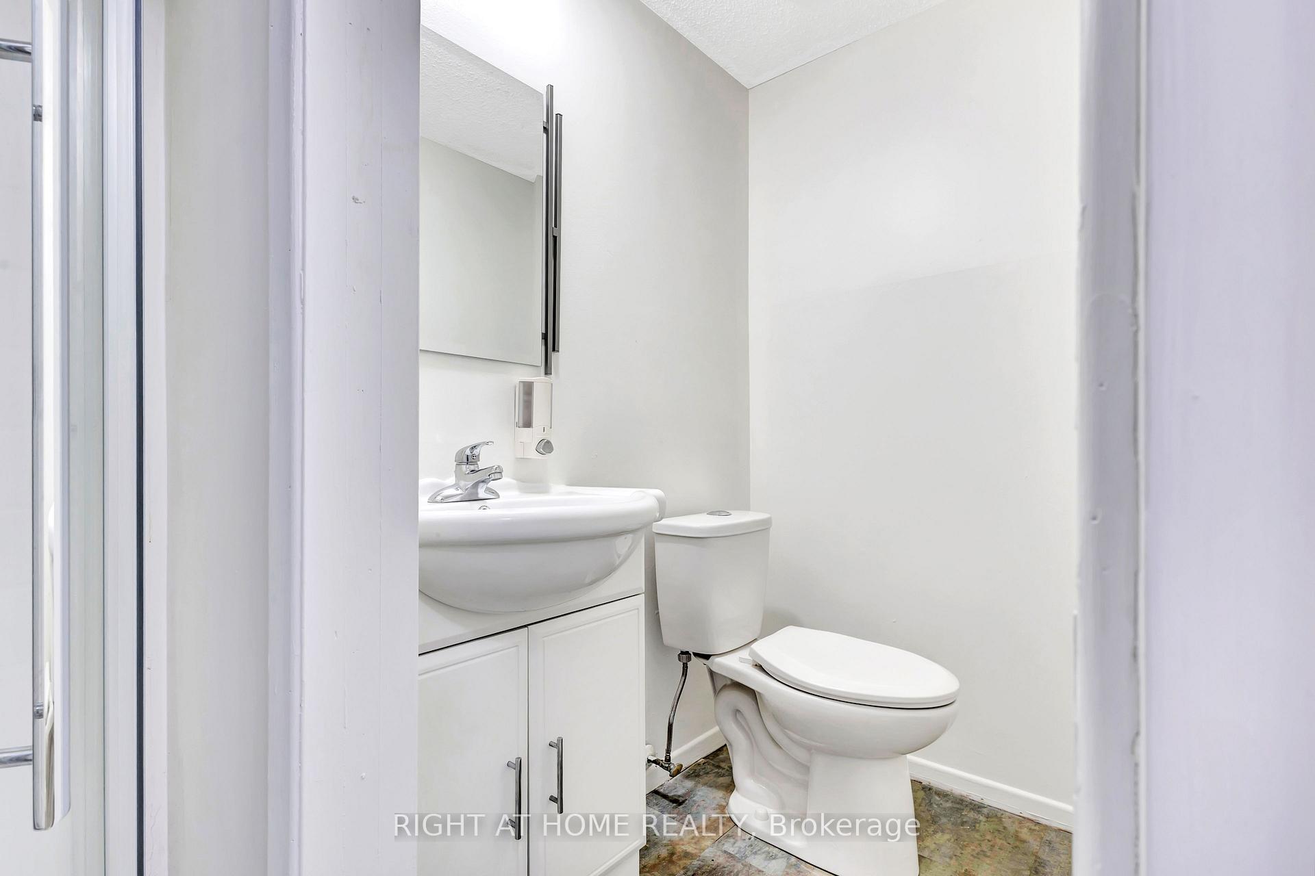 Photo 13 of Unit 21, 5 Hadley Circle, Ottawa, Bells Corners — HOMEH
