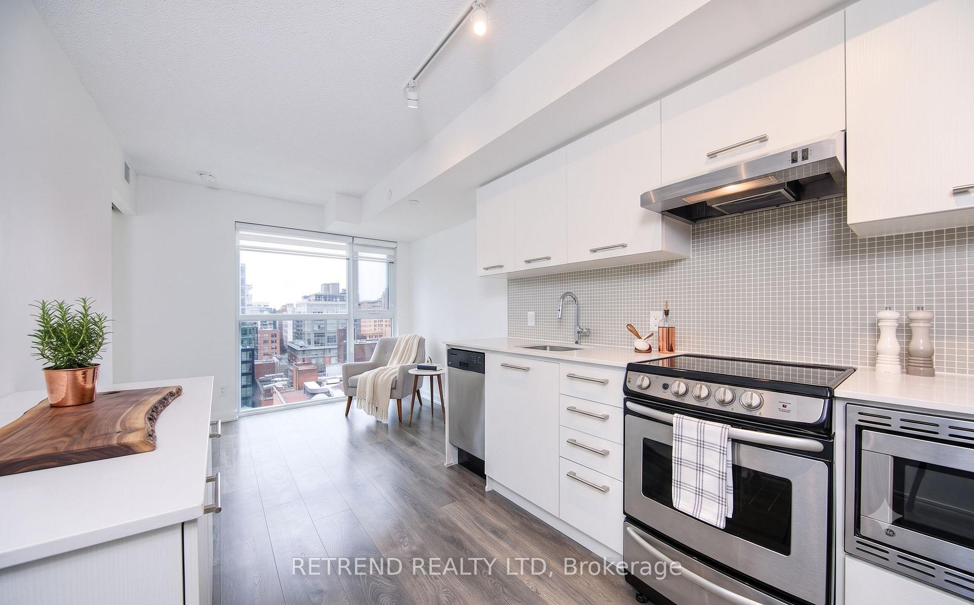 Photo 2 of Unit 1403, 87 peter Street, Toronto, Waterfront Communities — HOMEH