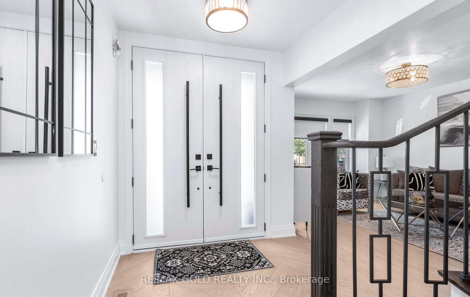 Photo 4 of 33 Nina Place, Brampton, Fletcher's Meadow — HOMEH
