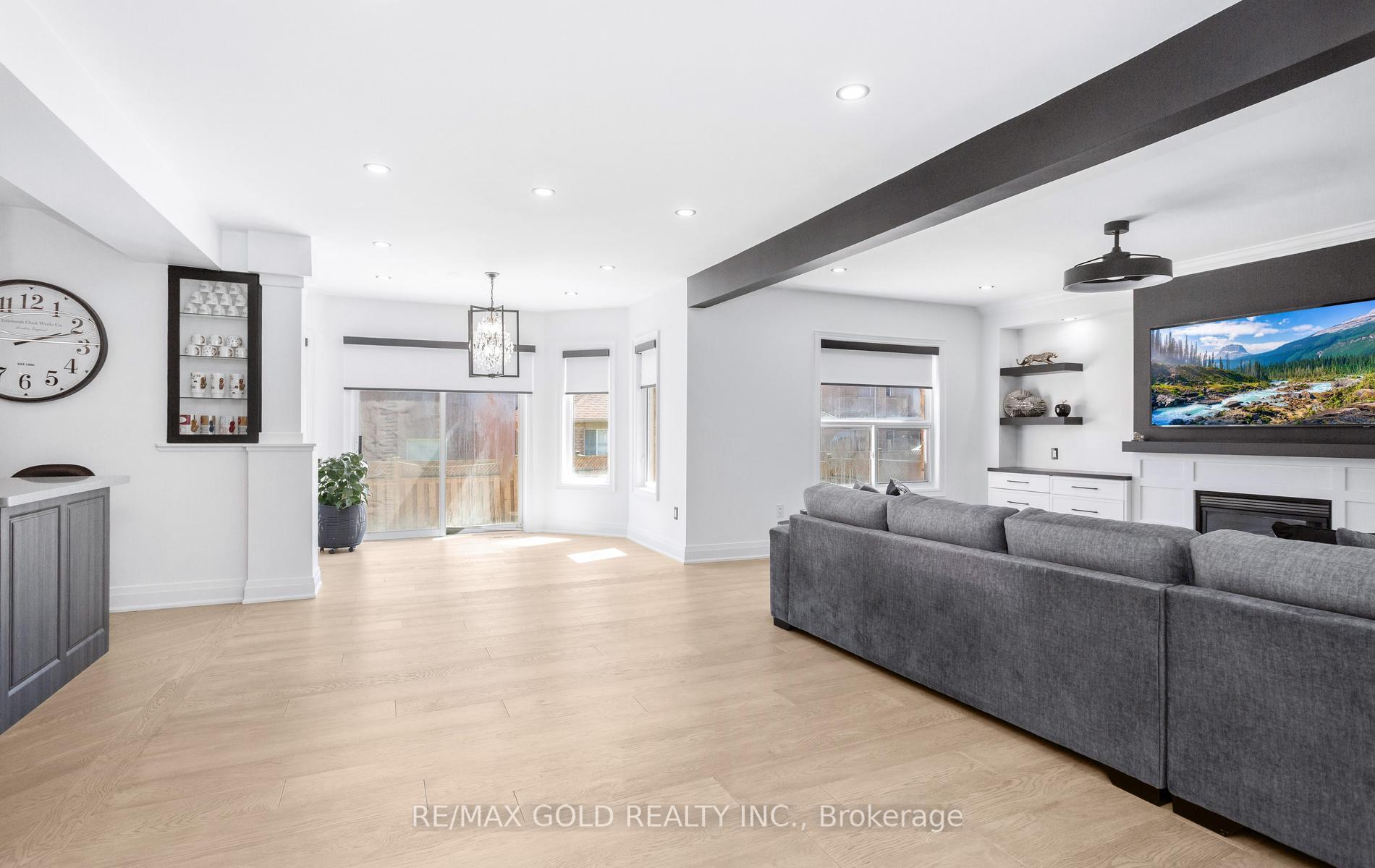 Photo 7 of 33 Nina Place, Brampton, Fletcher's Meadow — HOMEH