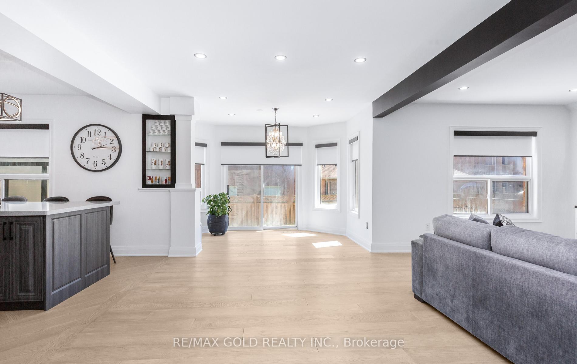 Photo 8 of 33 Nina Place, Brampton, Fletcher's Meadow — HOMEH