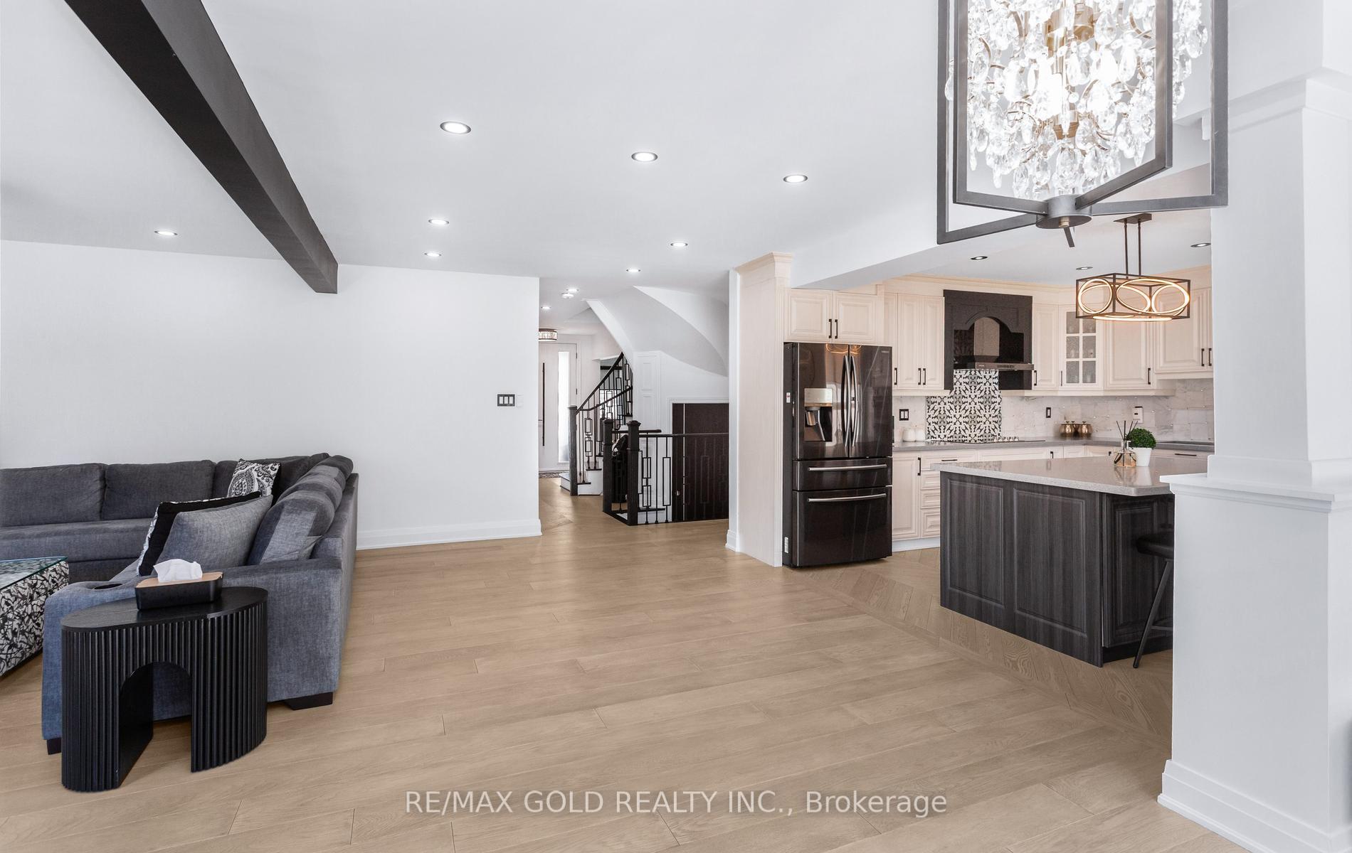 Photo 9 of 33 Nina Place, Brampton, Fletcher's Meadow — HOMEH