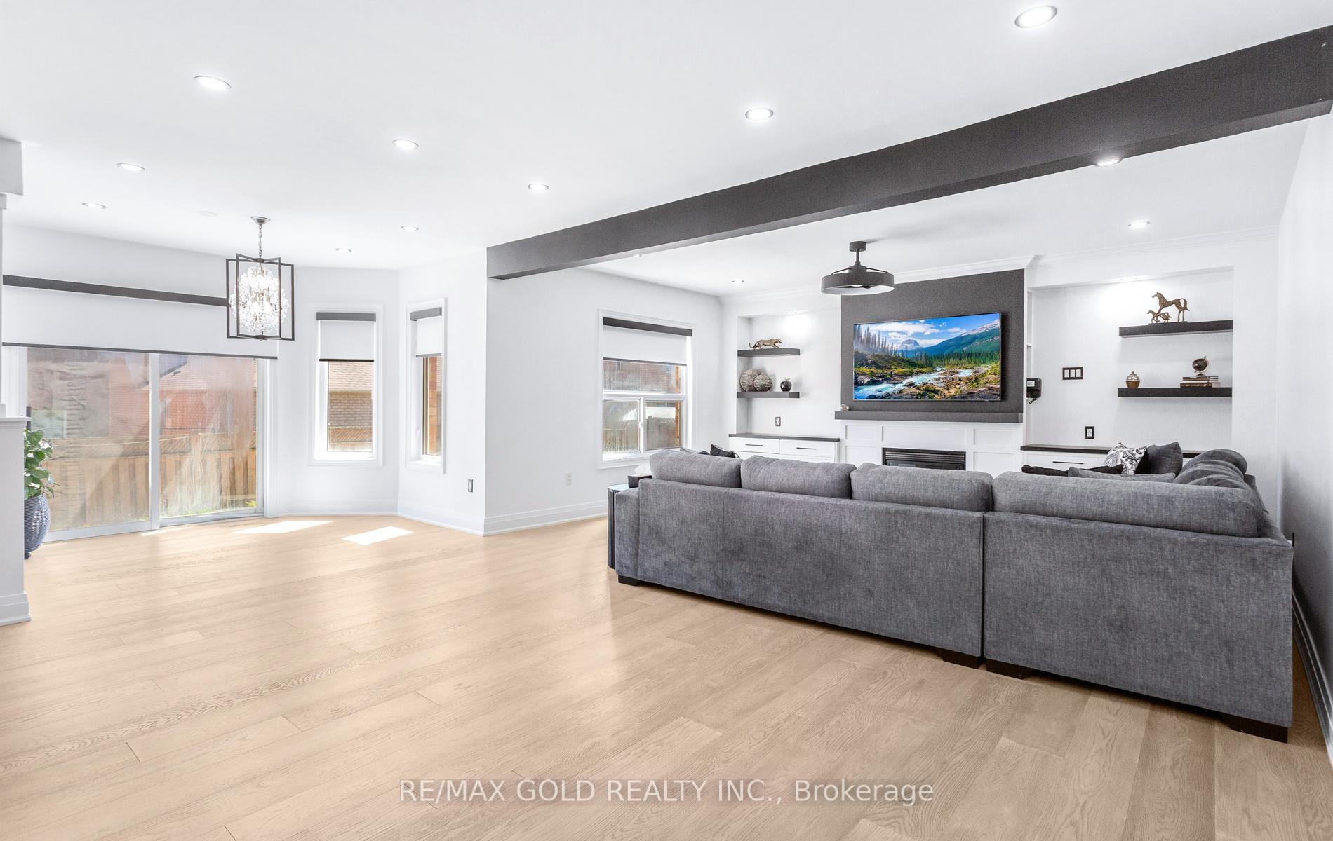 Photo 10 of 33 Nina Place, Brampton, Fletcher's Meadow — HOMEH