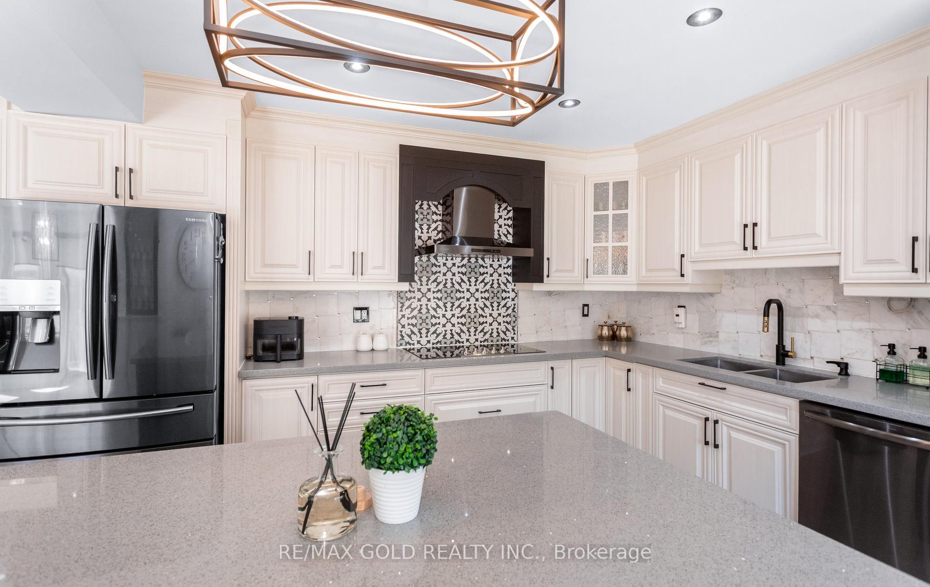 Photo 19 of 33 Nina Place, Brampton, Fletcher's Meadow — HOMEH