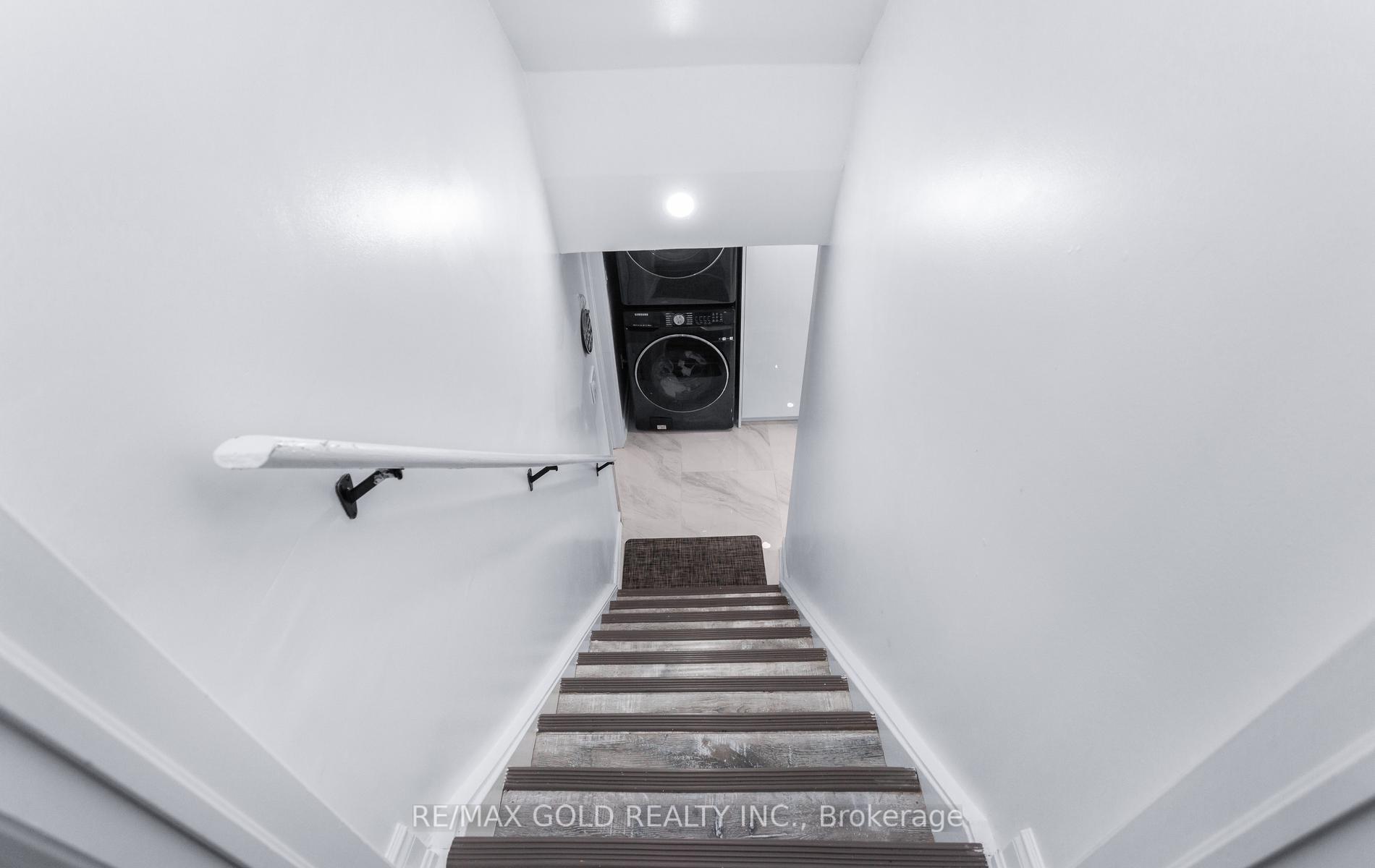 Photo 39 of 33 Nina Place, Brampton, Fletcher's Meadow — HOMEH
