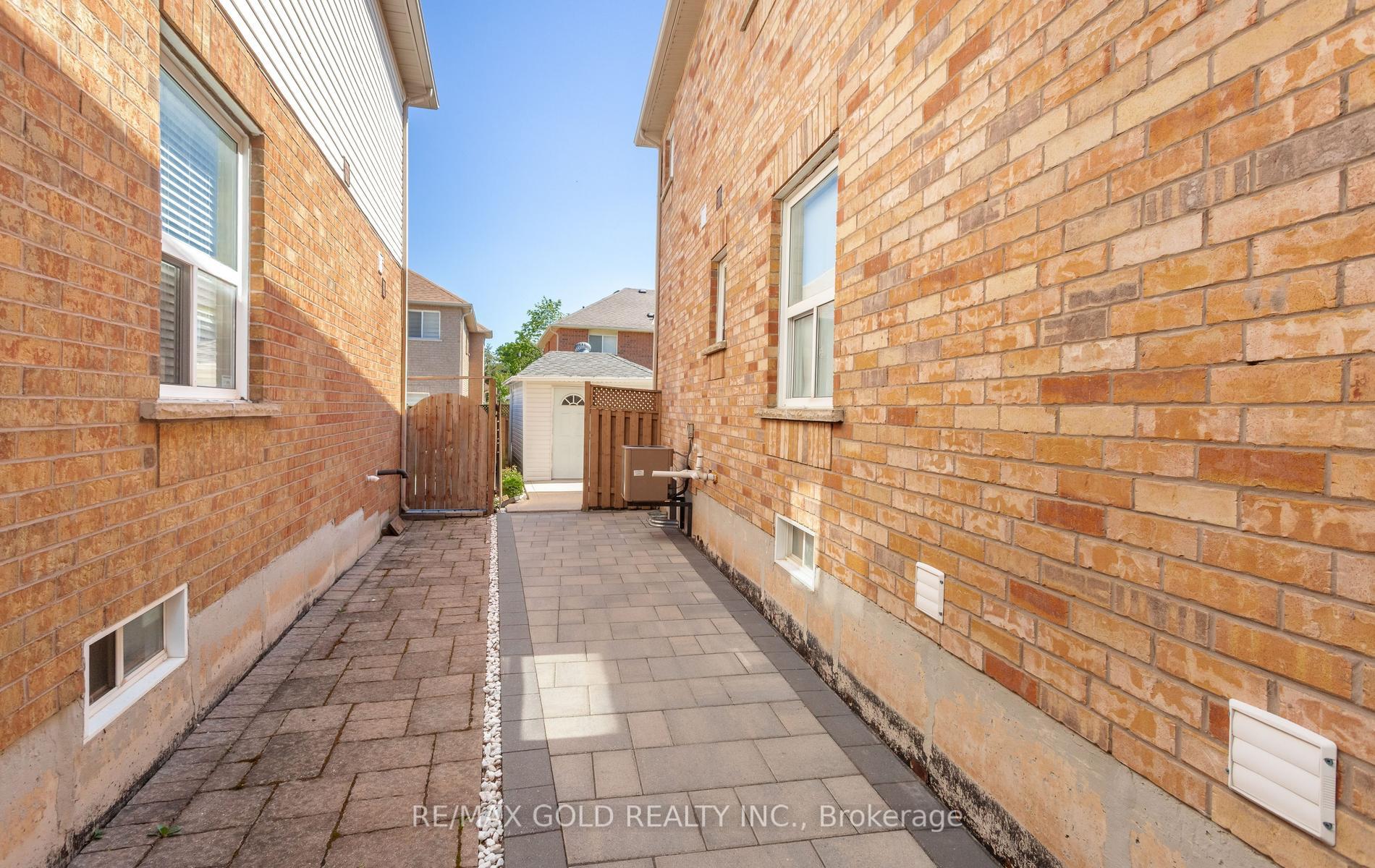 Photo 43 of 33 Nina Place, Brampton, Fletcher's Meadow — HOMEH