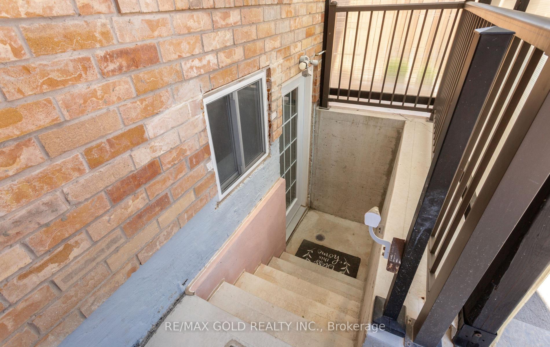 Photo 44 of 33 Nina Place, Brampton, Fletcher's Meadow — HOMEH