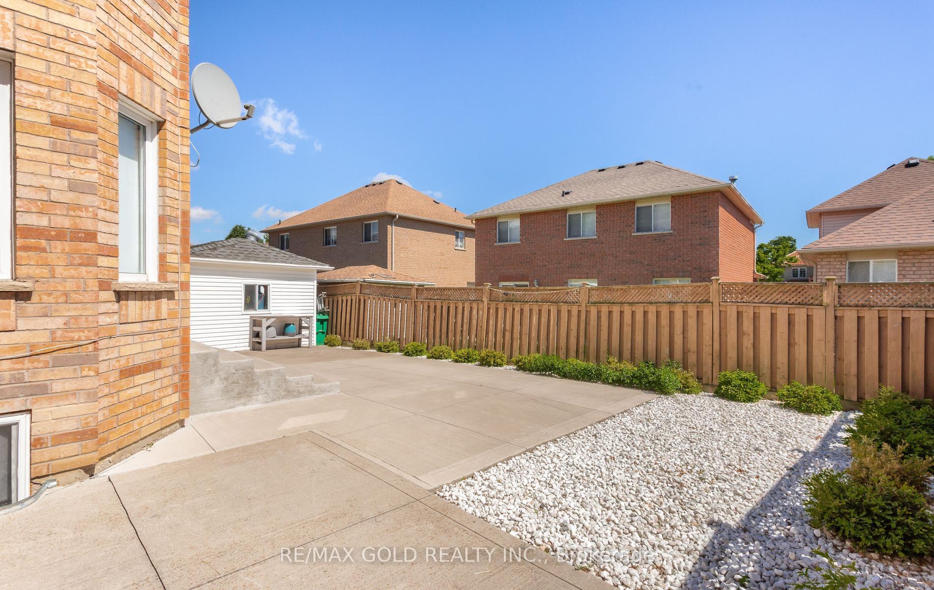 Photo 45 of 33 Nina Place, Brampton, Fletcher's Meadow — HOMEH