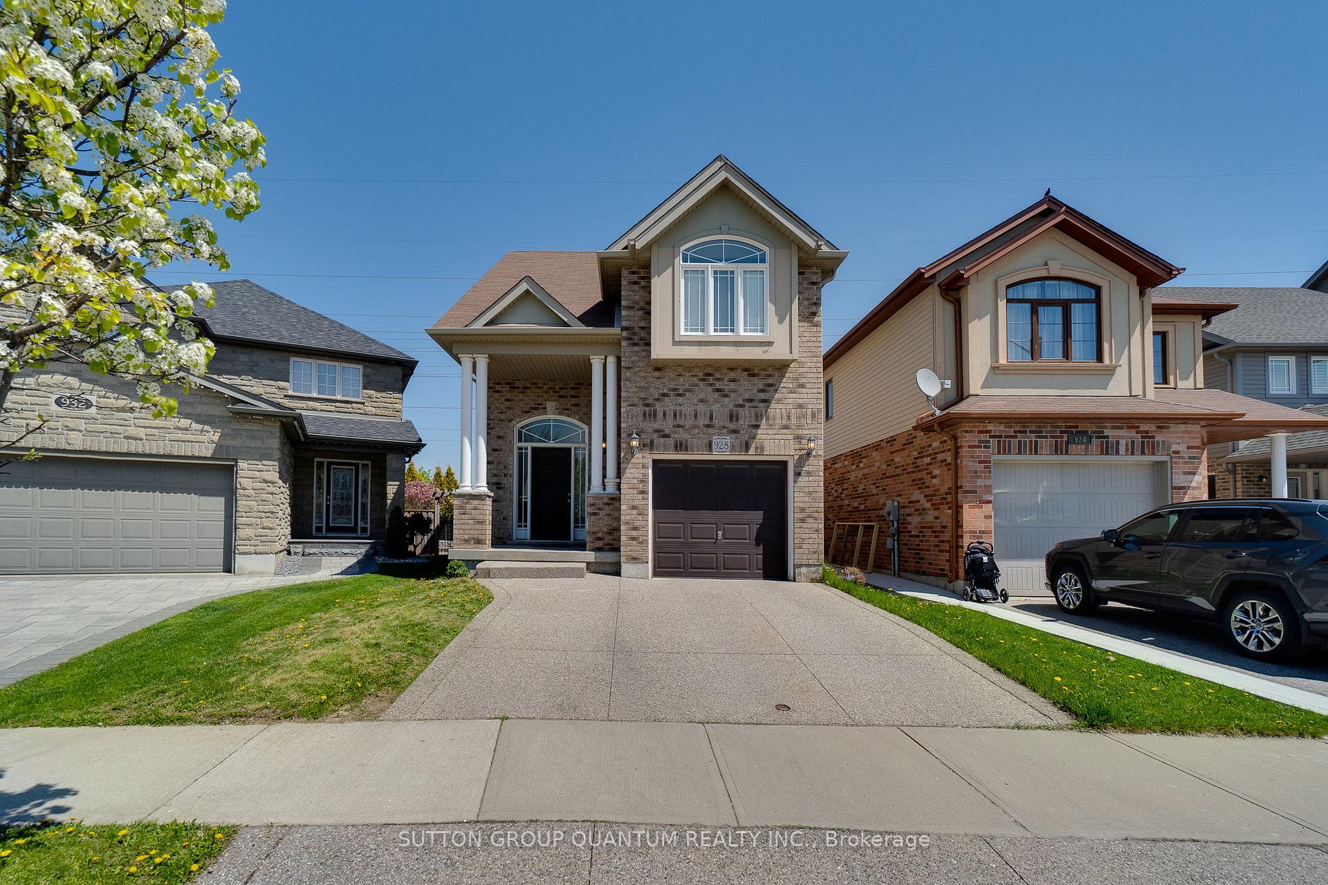 Photo 2 of 928 Dunblane Court, Kitchener, Huron Park — HOMEH