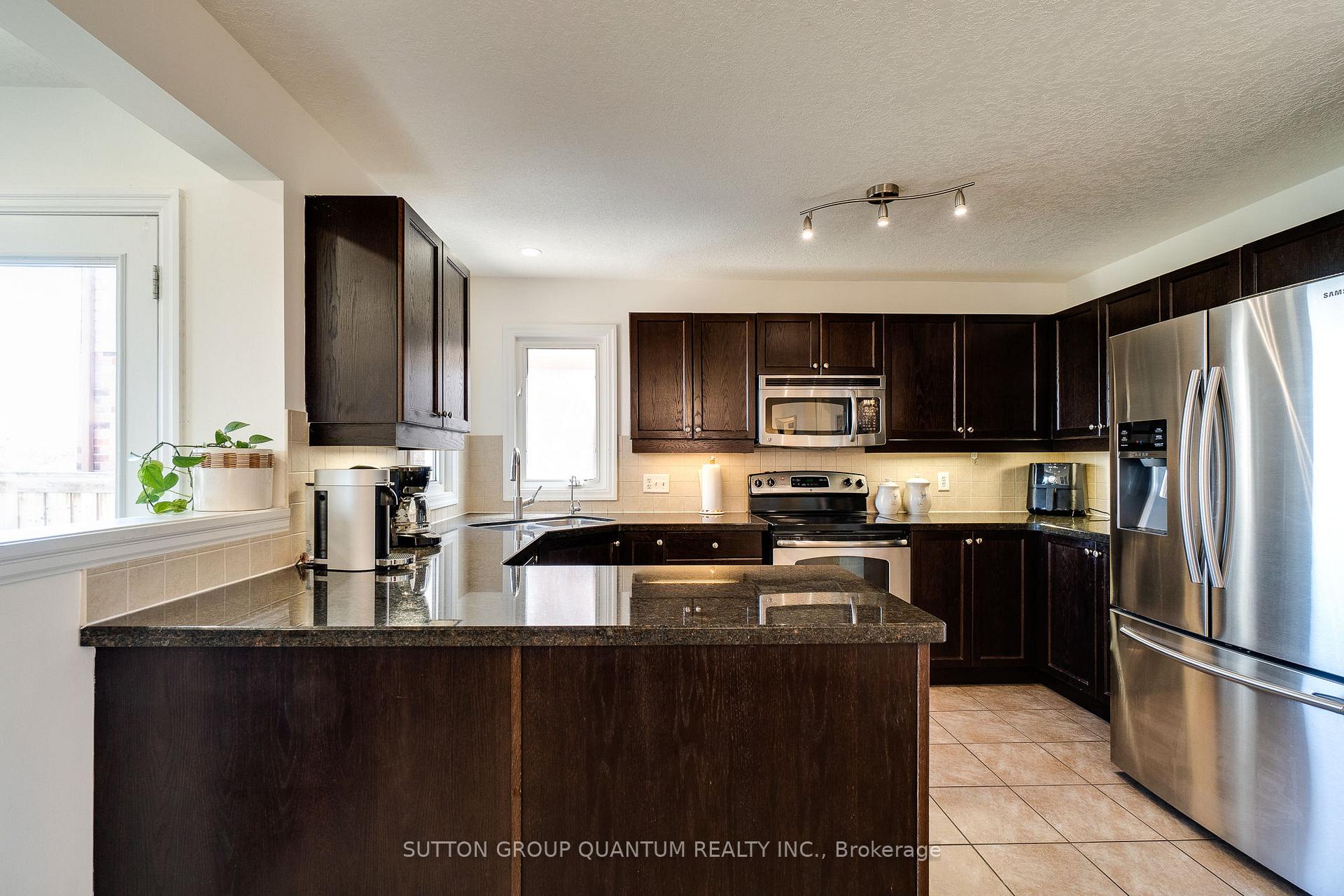 Photo 17 of 928 Dunblane Court, Kitchener, Huron Park — HOMEH