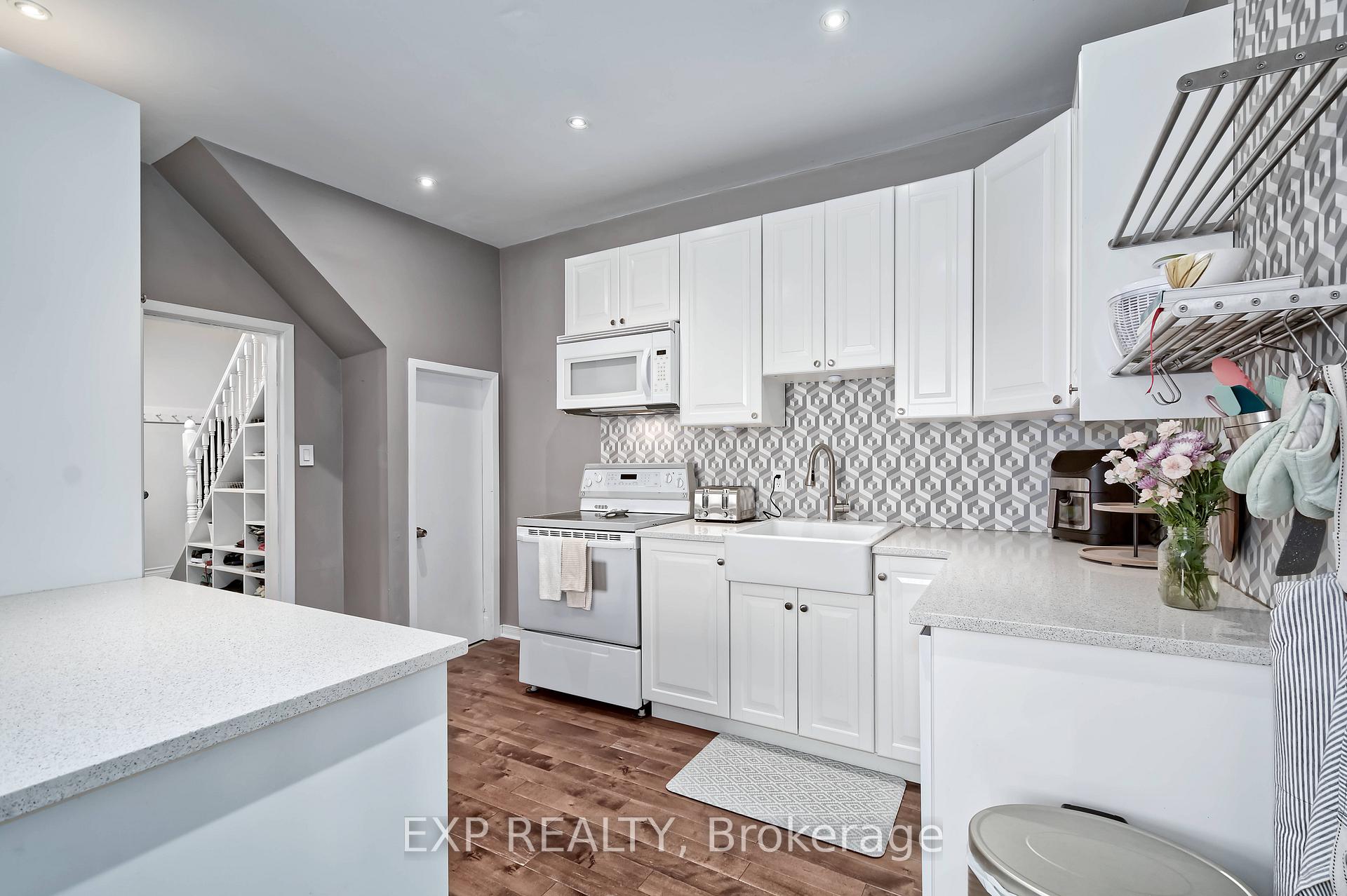 Photo 12 of 49 Euclid Avenue, London, South F — HOMEH