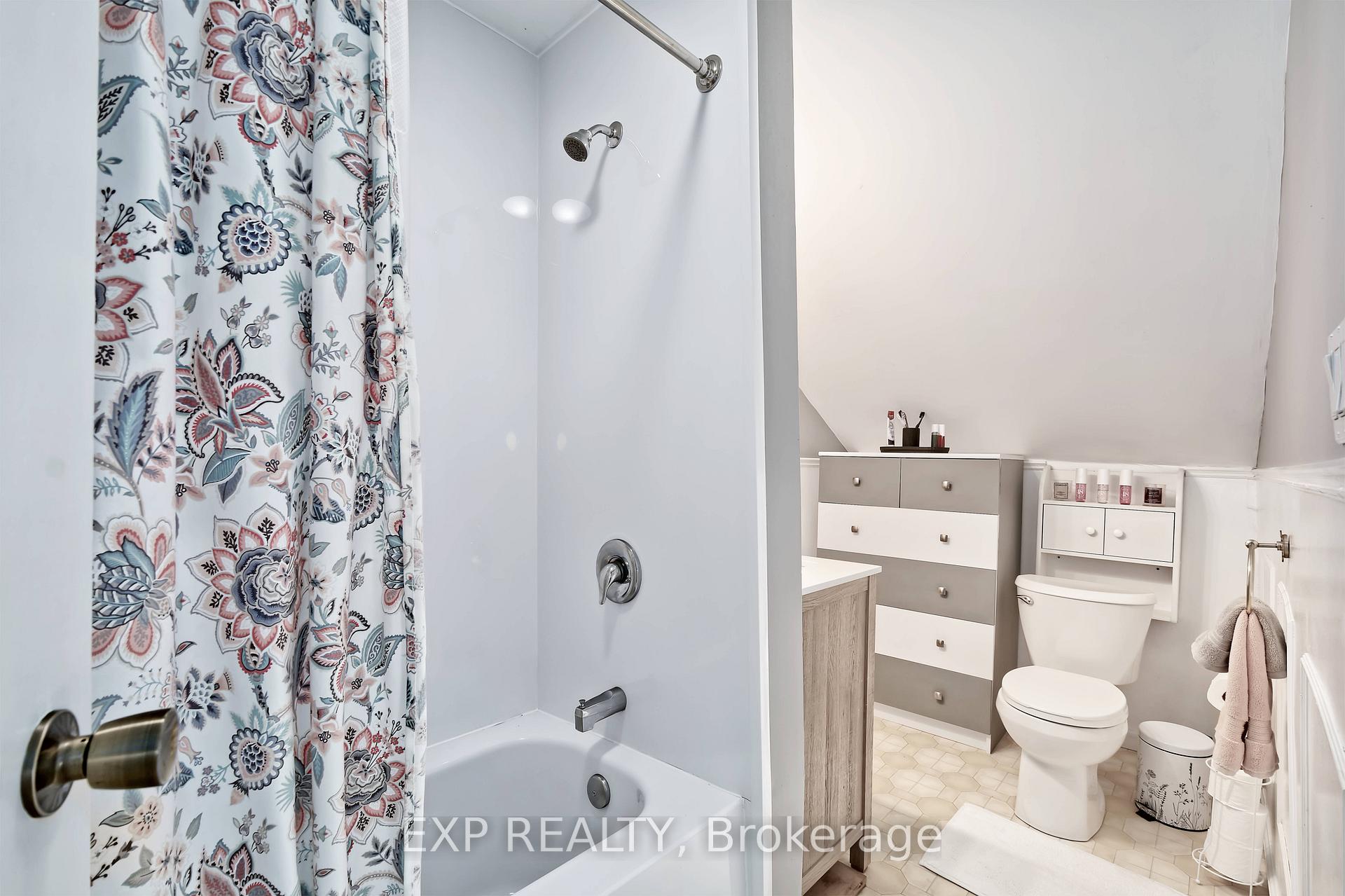 Photo 17 of 49 Euclid Avenue, London, South F — HOMEH