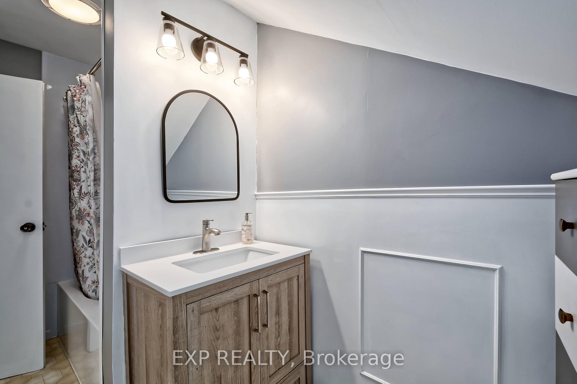 Photo 18 of 49 Euclid Avenue, London, South F — HOMEH