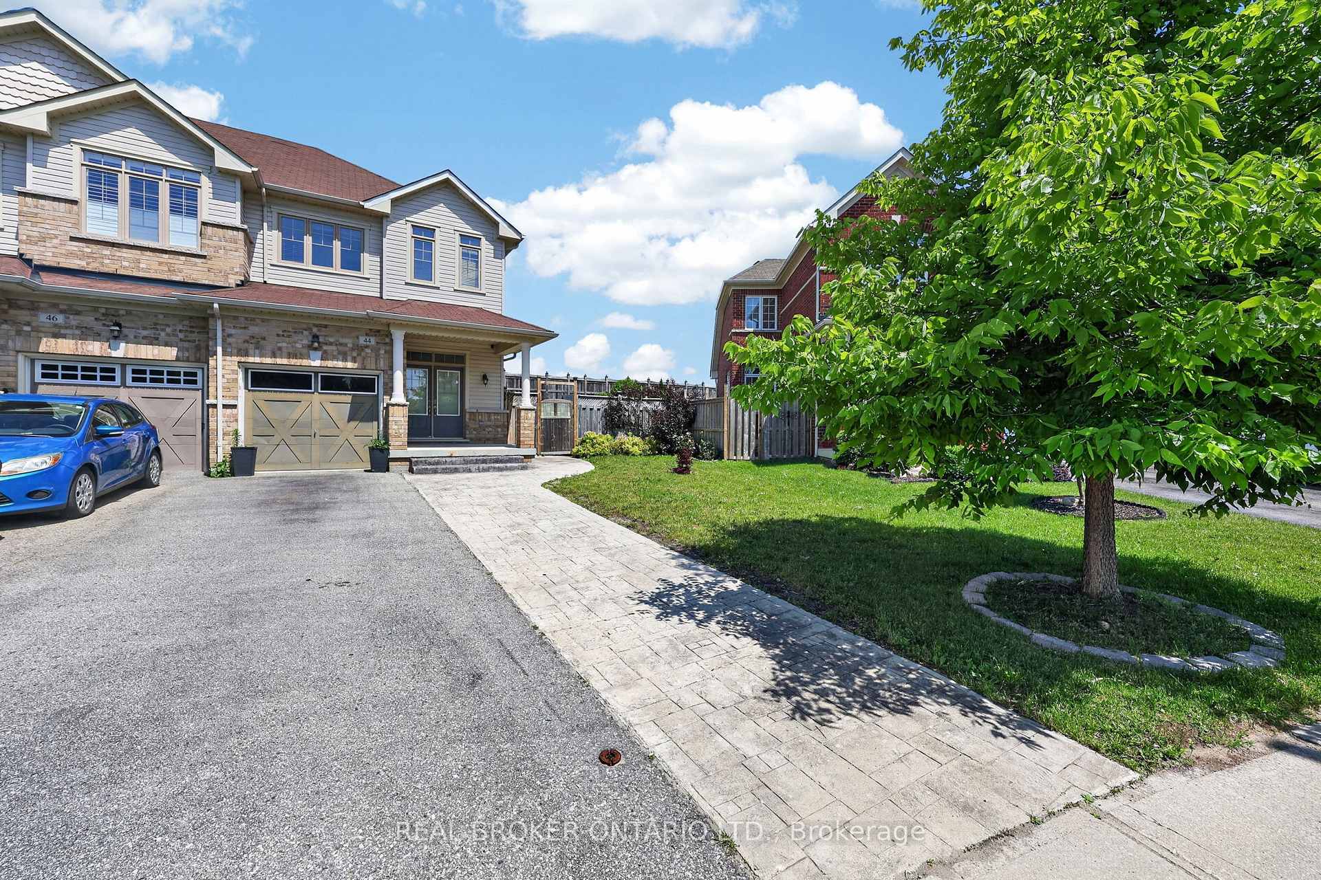 Photo 2 of 44 Pearcey Crescent, Barrie, Bayfield — HOMEH