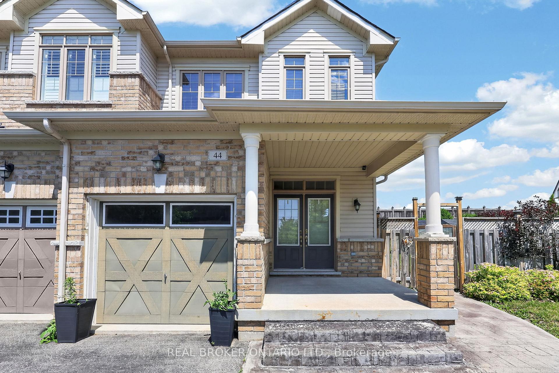 Photo 3 of 44 Pearcey Crescent, Barrie, Bayfield — HOMEH