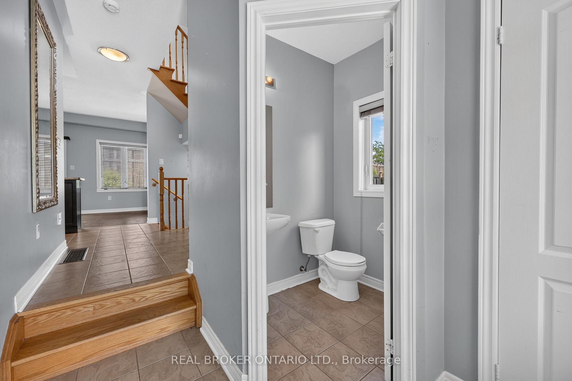 Photo 6 of 44 Pearcey Crescent, Barrie, Bayfield — HOMEH