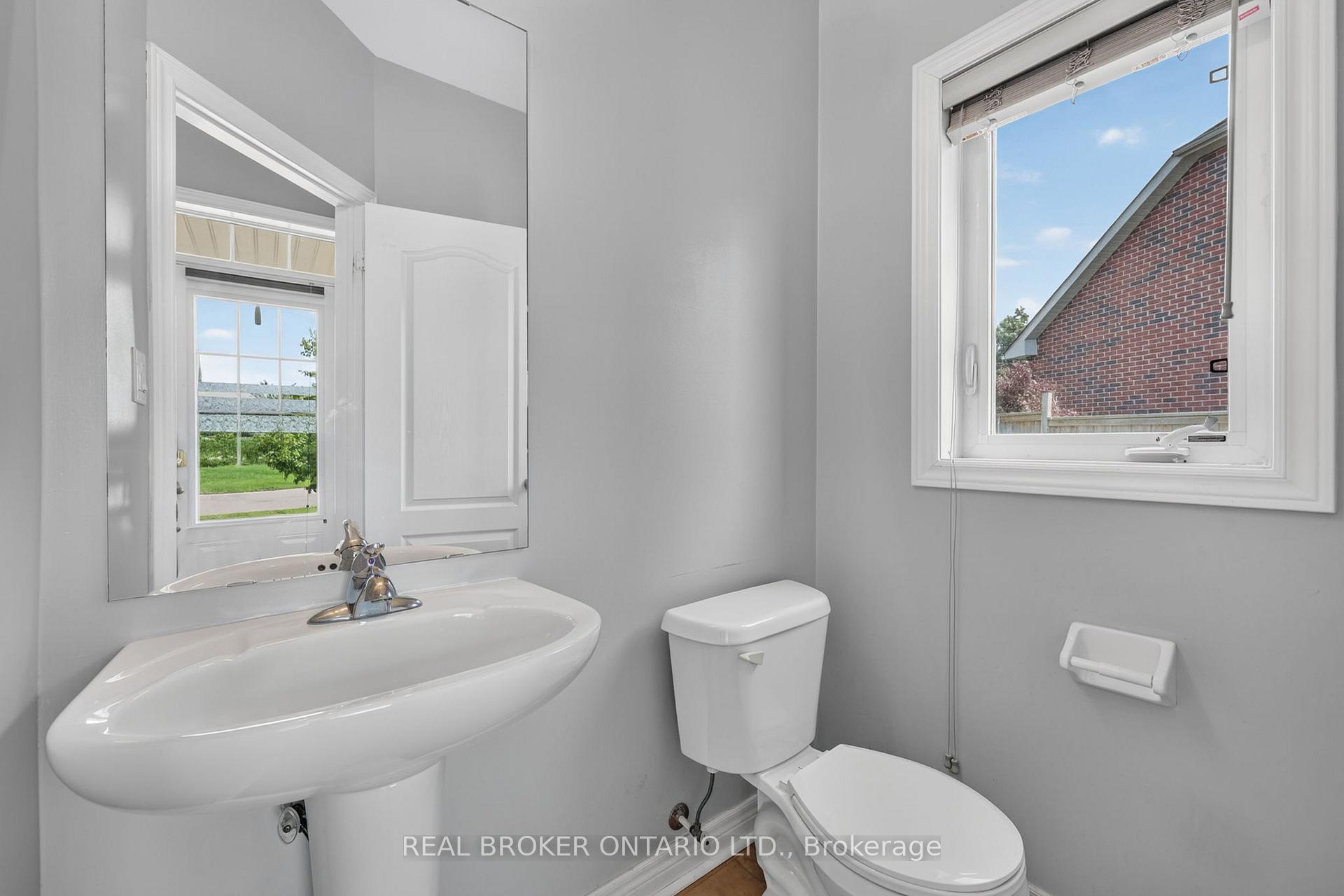 Photo 7 of 44 Pearcey Crescent, Barrie, Bayfield — HOMEH