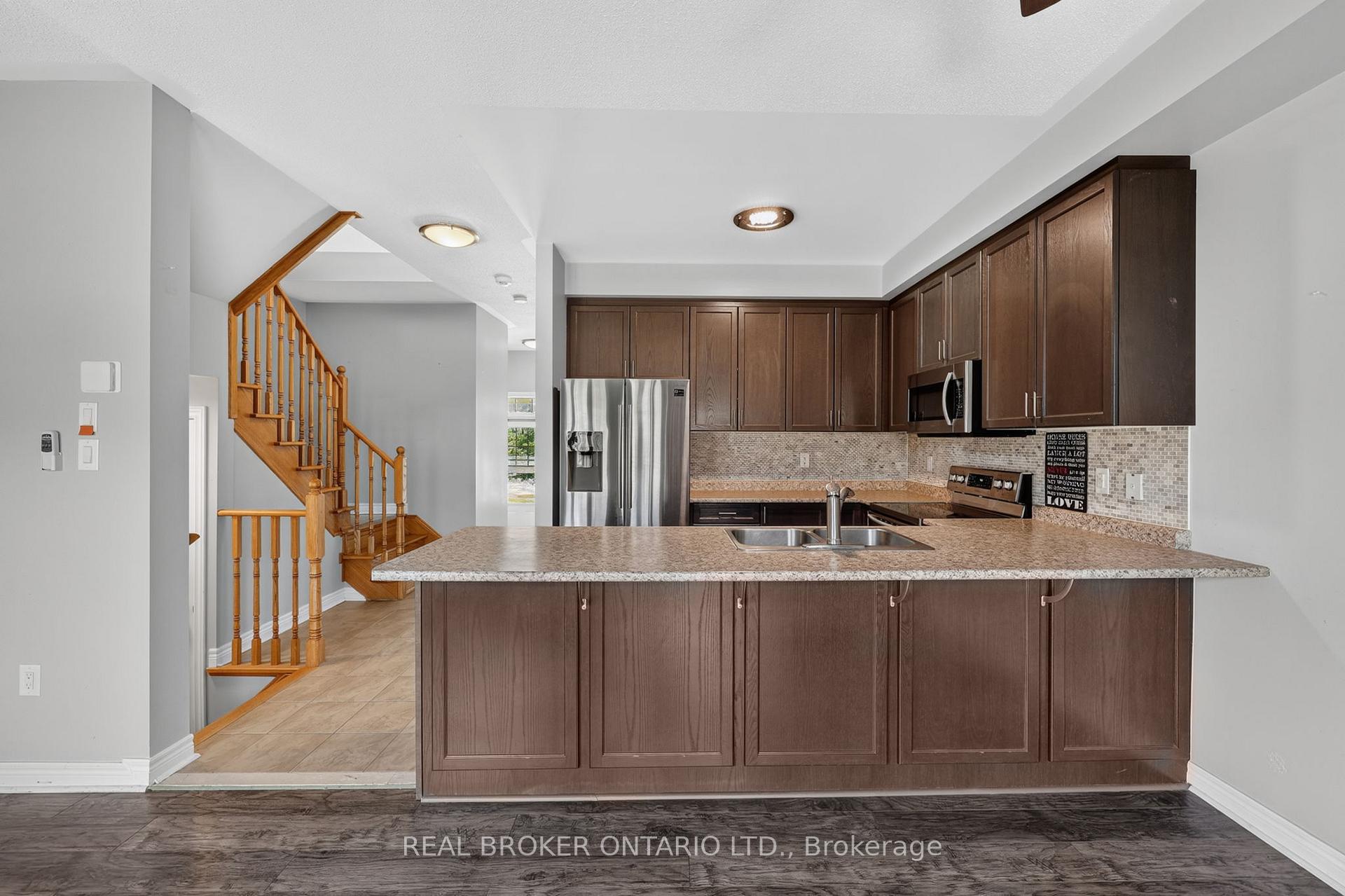 Photo 11 of 44 Pearcey Crescent, Barrie, Bayfield — HOMEH