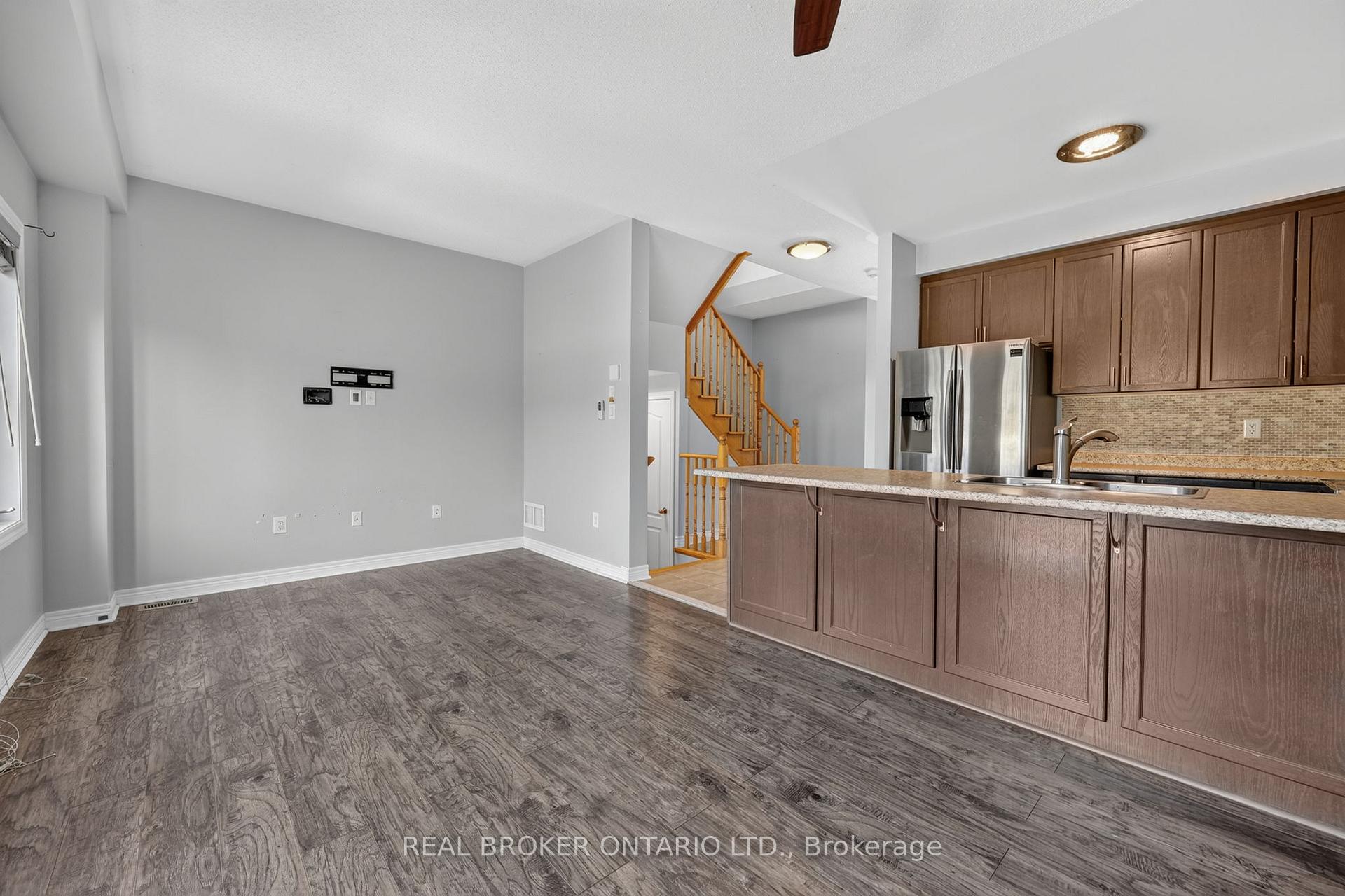 Photo 12 of 44 Pearcey Crescent, Barrie, Bayfield — HOMEH