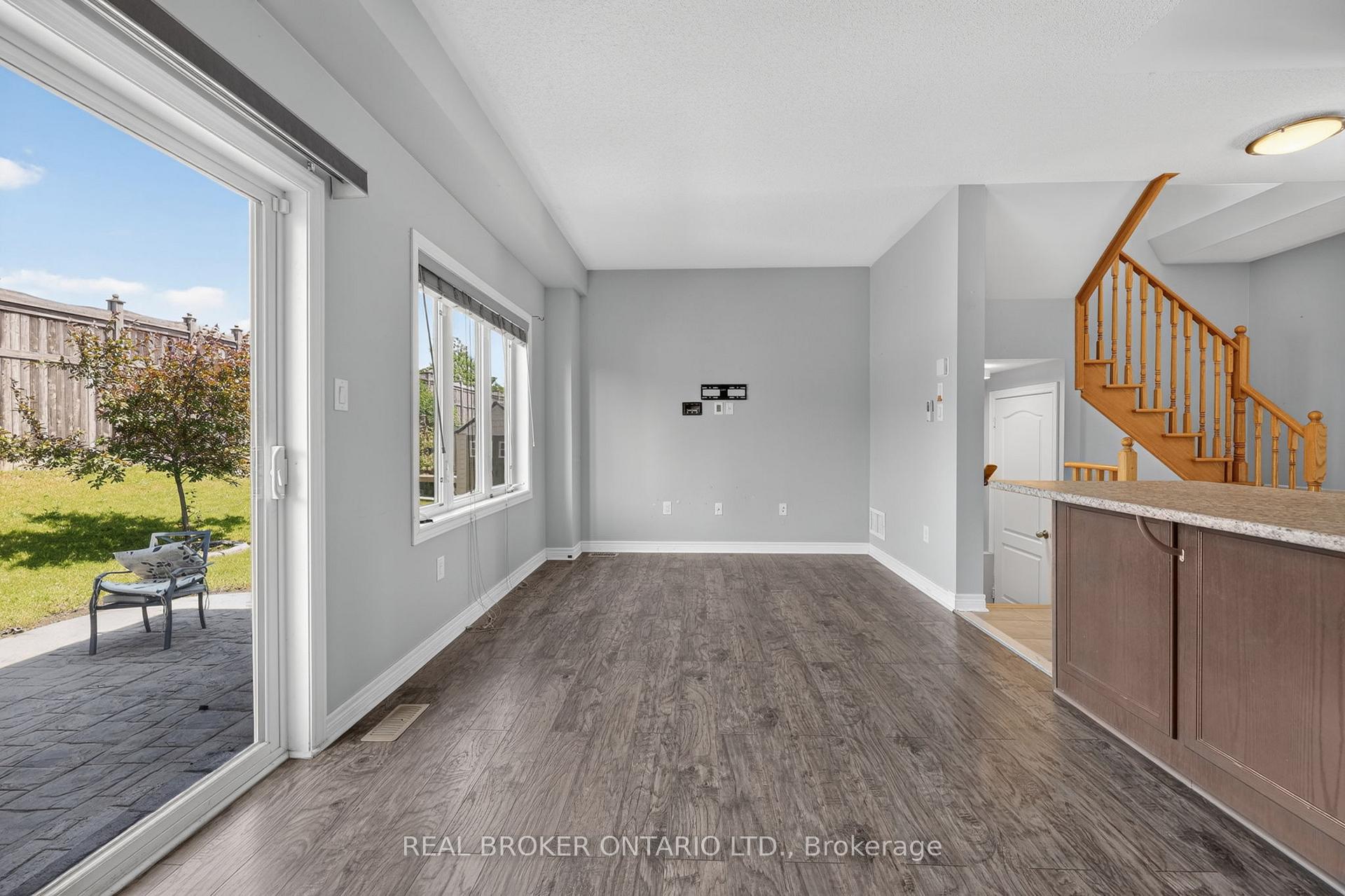 Photo 13 of 44 Pearcey Crescent, Barrie, Bayfield — HOMEH