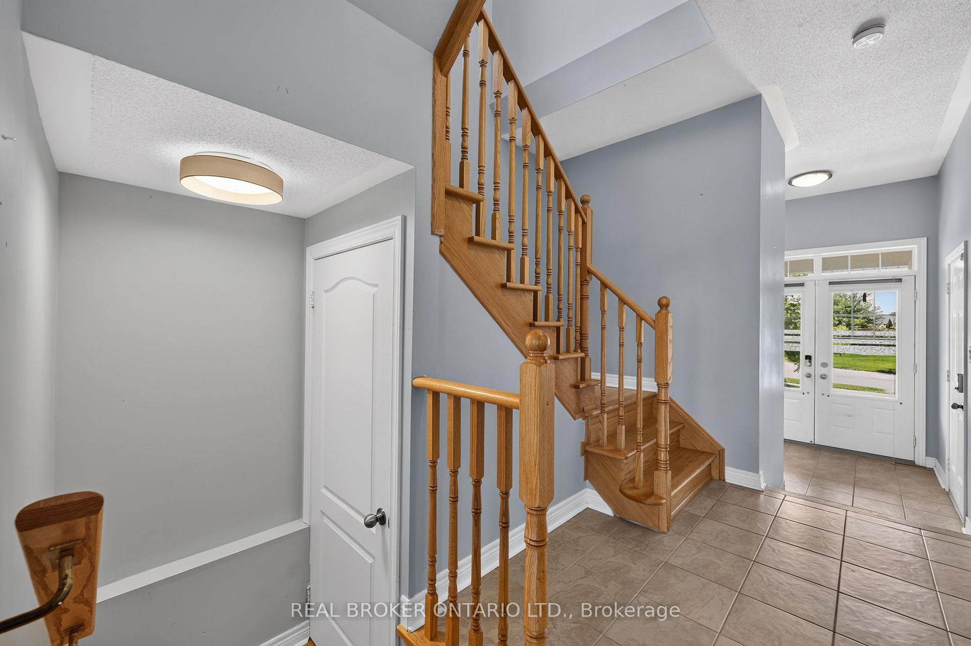 Photo 15 of 44 Pearcey Crescent, Barrie, Bayfield — HOMEH
