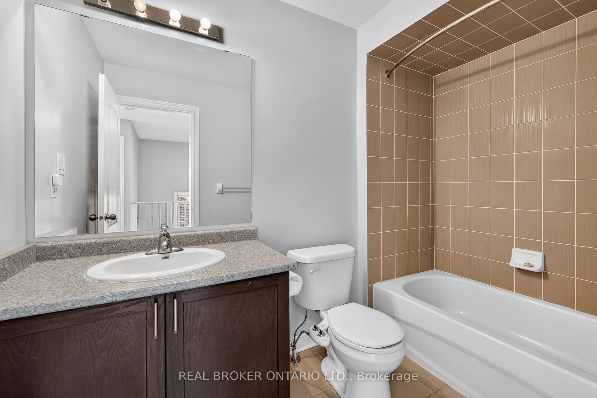 Photo 25 of 44 Pearcey Crescent, Barrie, Bayfield — HOMEH