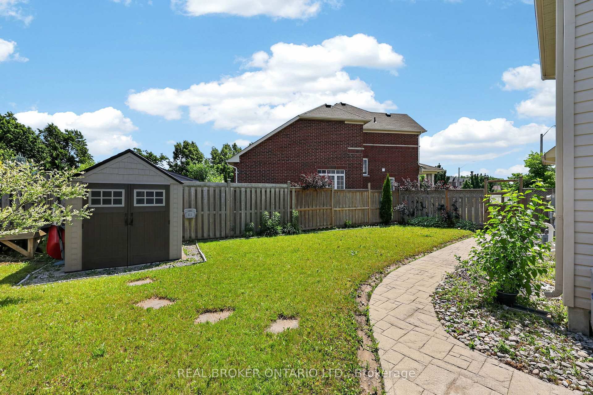 Photo 28 of 44 Pearcey Crescent, Barrie, Bayfield — HOMEH