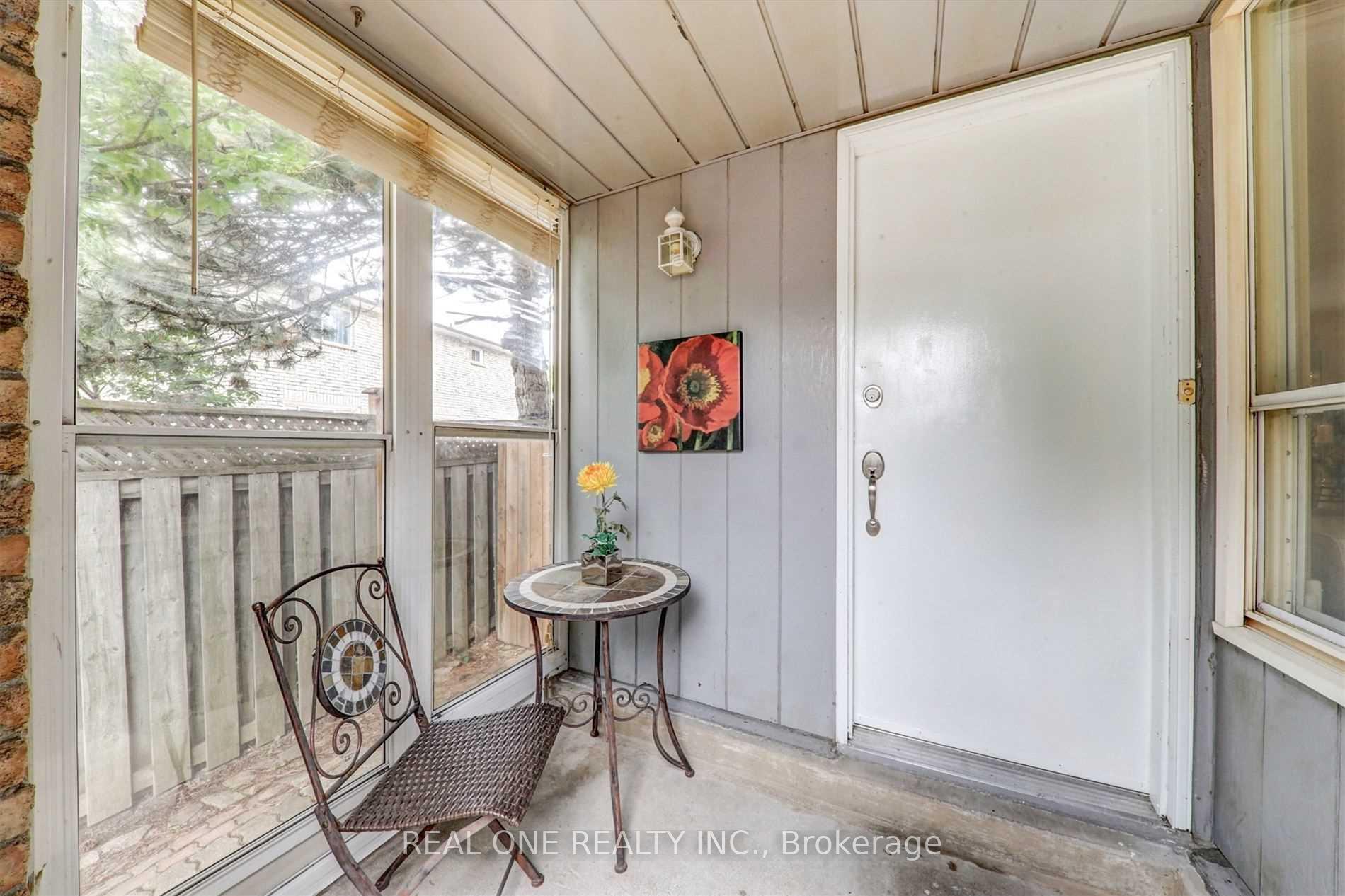 Photo 3 of 2 Maitland Drive, Markham, Milliken Mills West — HOMEH