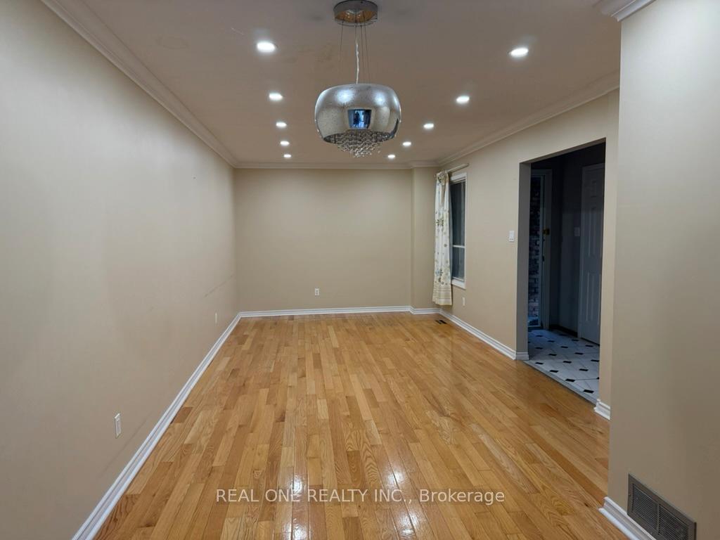 Photo 7 of 2 Maitland Drive, Markham, Milliken Mills West — HOMEH