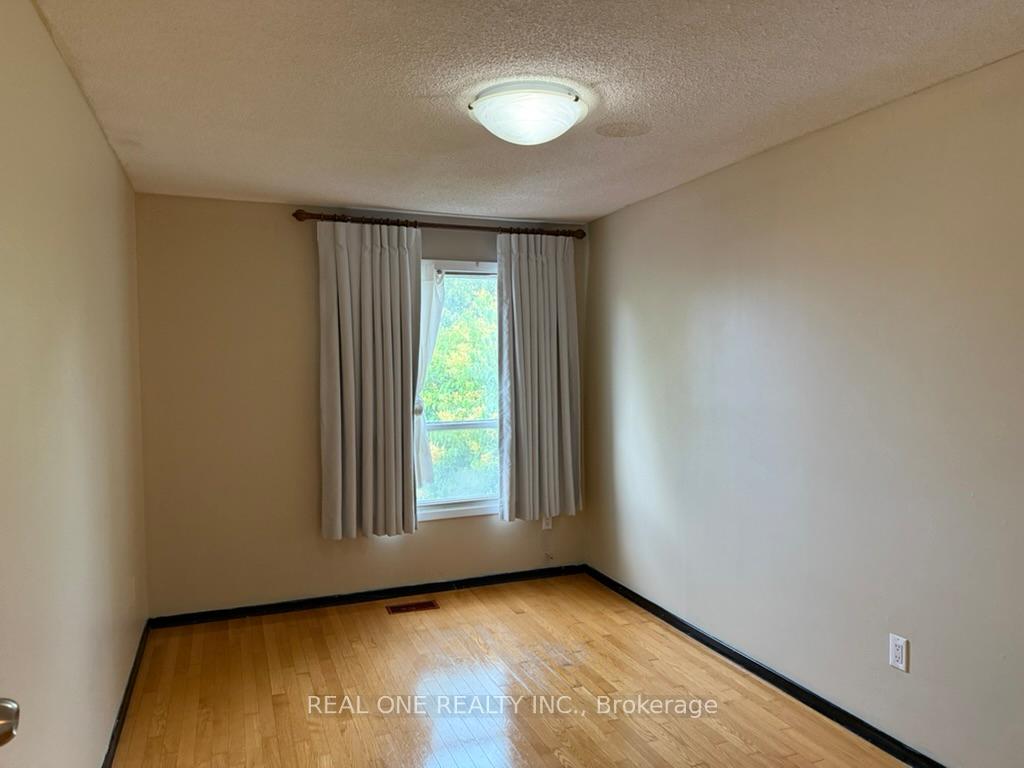 Photo 9 of 2 Maitland Drive, Markham, Milliken Mills West — HOMEH