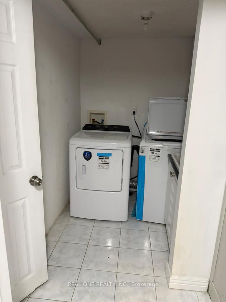 Photo 13 of 2 Maitland Drive, Markham, Milliken Mills West — HOMEH