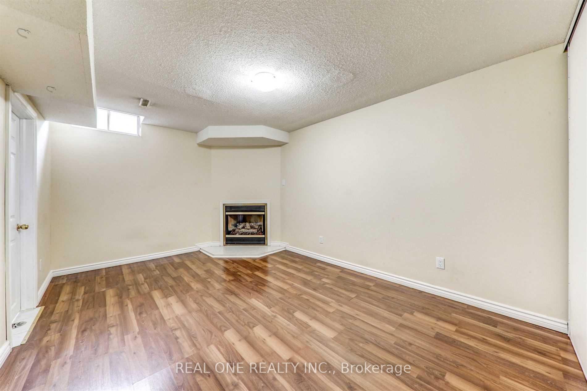 Photo 16 of 2 Maitland Drive, Markham, Milliken Mills West — HOMEH