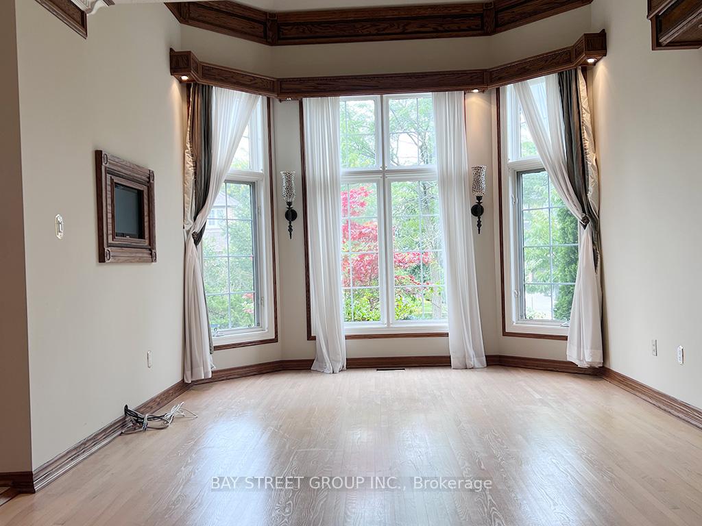 Photo 3 of 49 Forester Crescent, Markham, Cachet — HOMEH